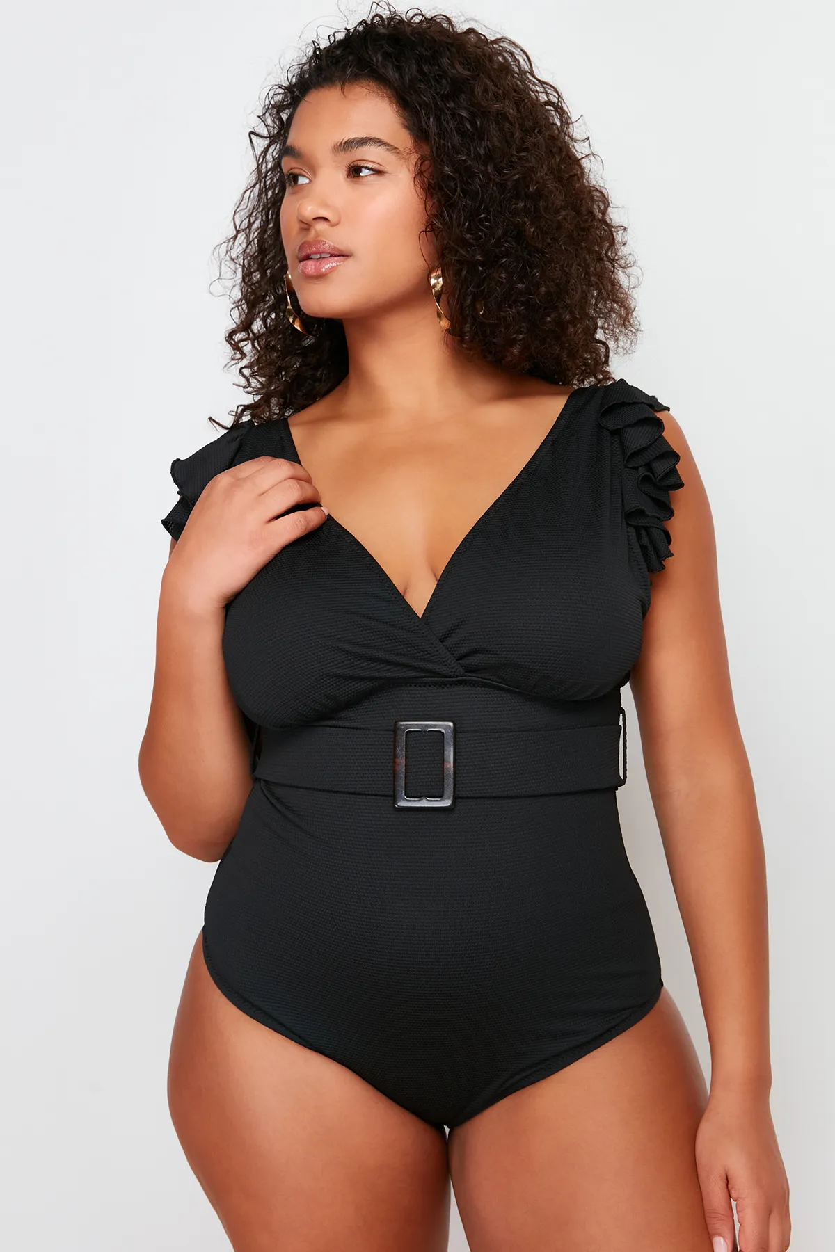Trendyol Curve  Schwarzer gestrickter Badeanzug mit tiefem V-Gürtel und Erholungseffekt TBSSS24AM00015