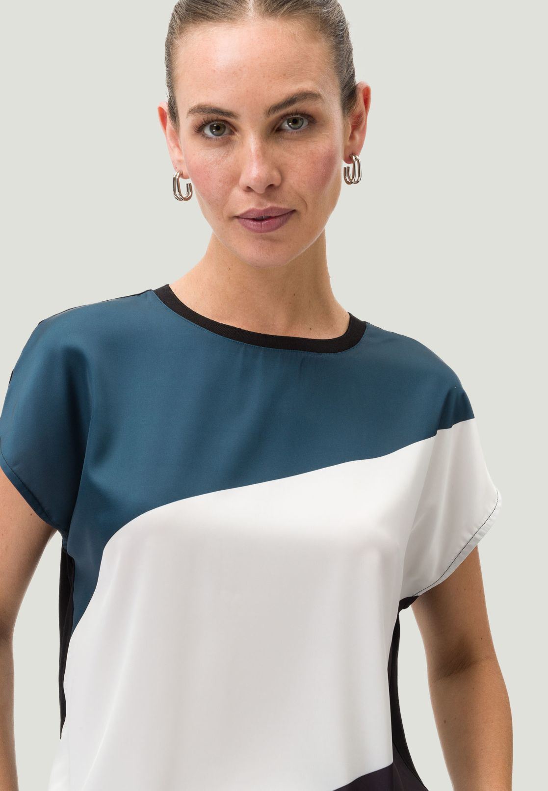 Satinshirt mit Color Blocking