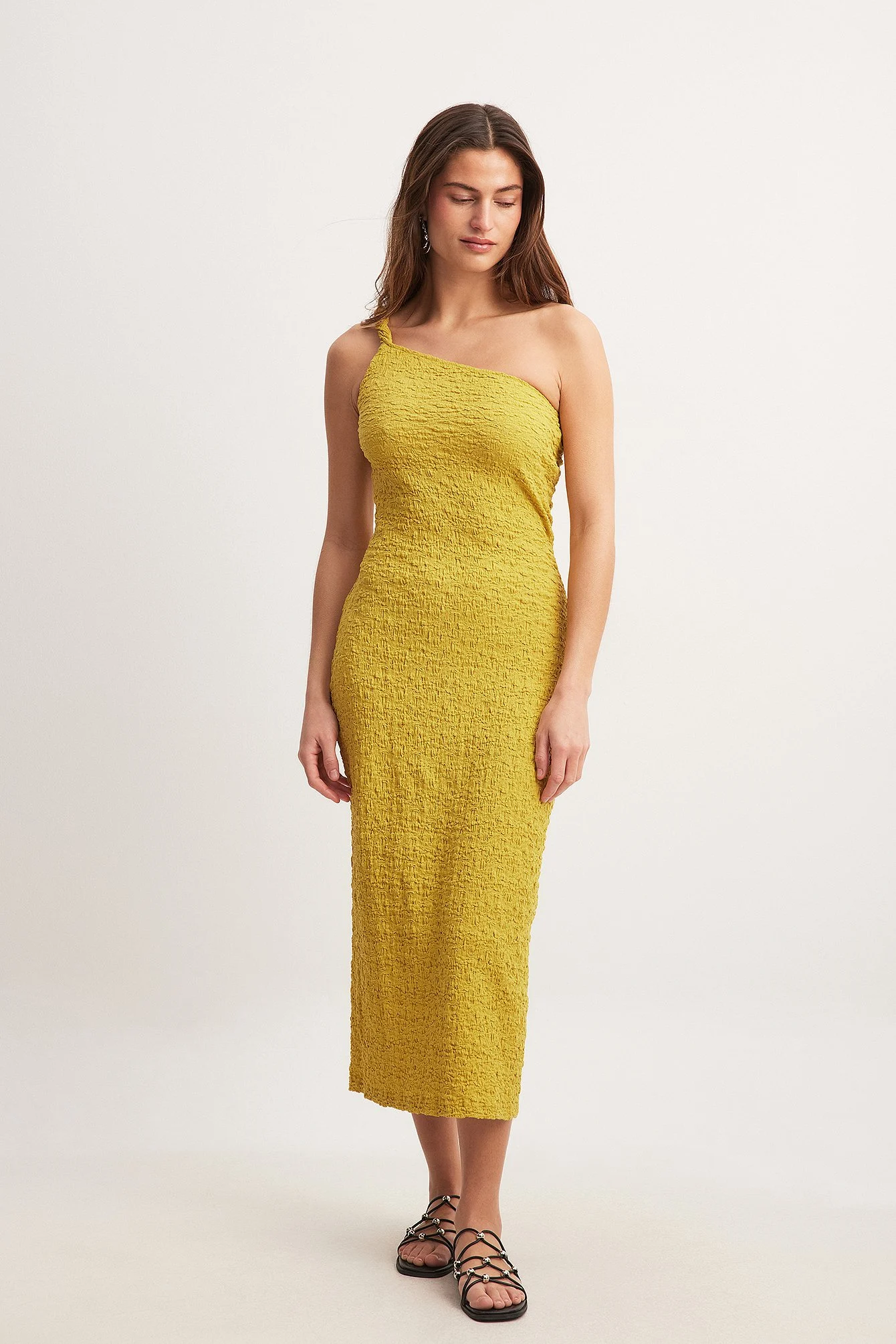 Gedrehtes, strukturiertes Midikleid