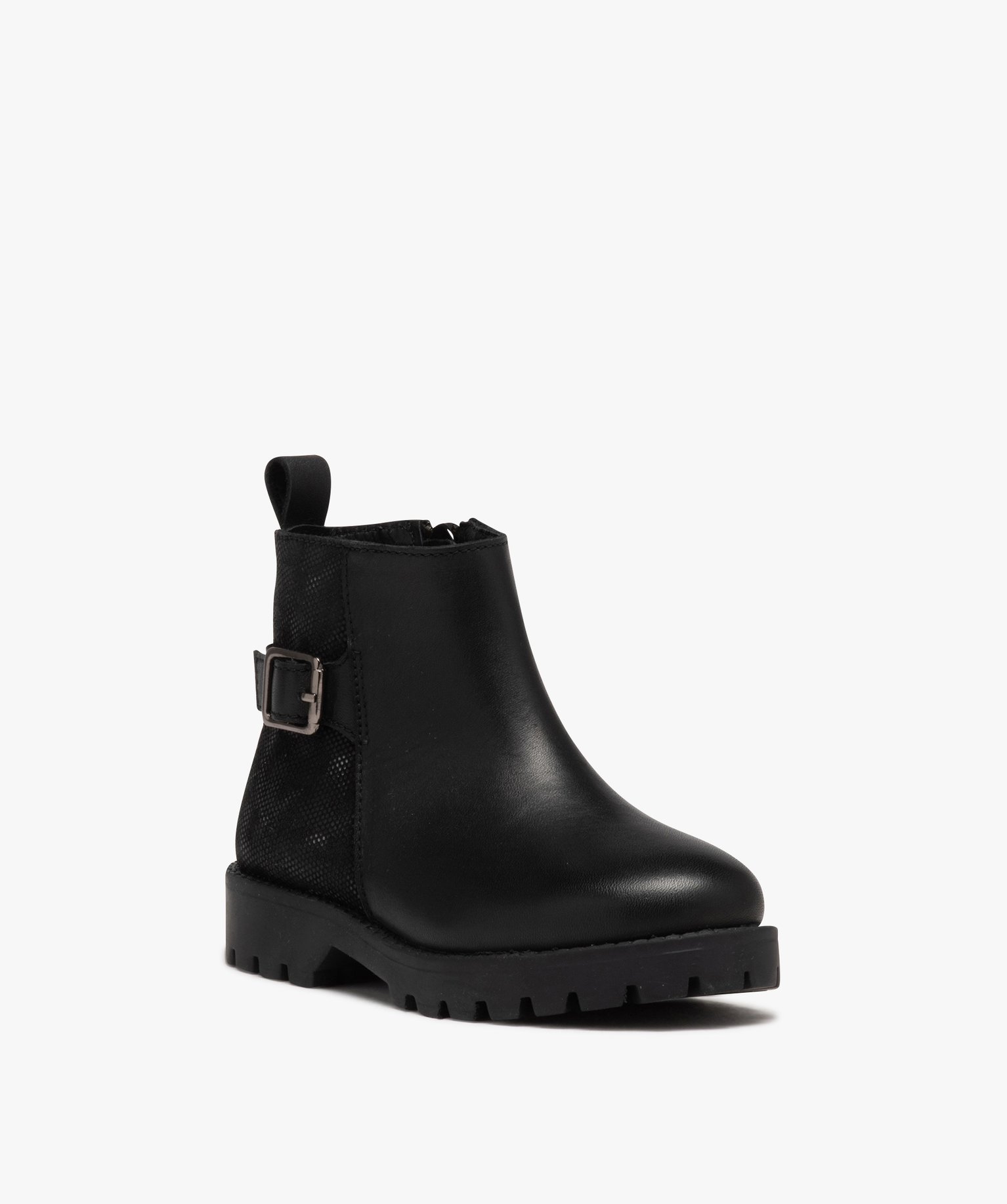 Boots fille dessus en cuir uni ajouré et à semelle crantée