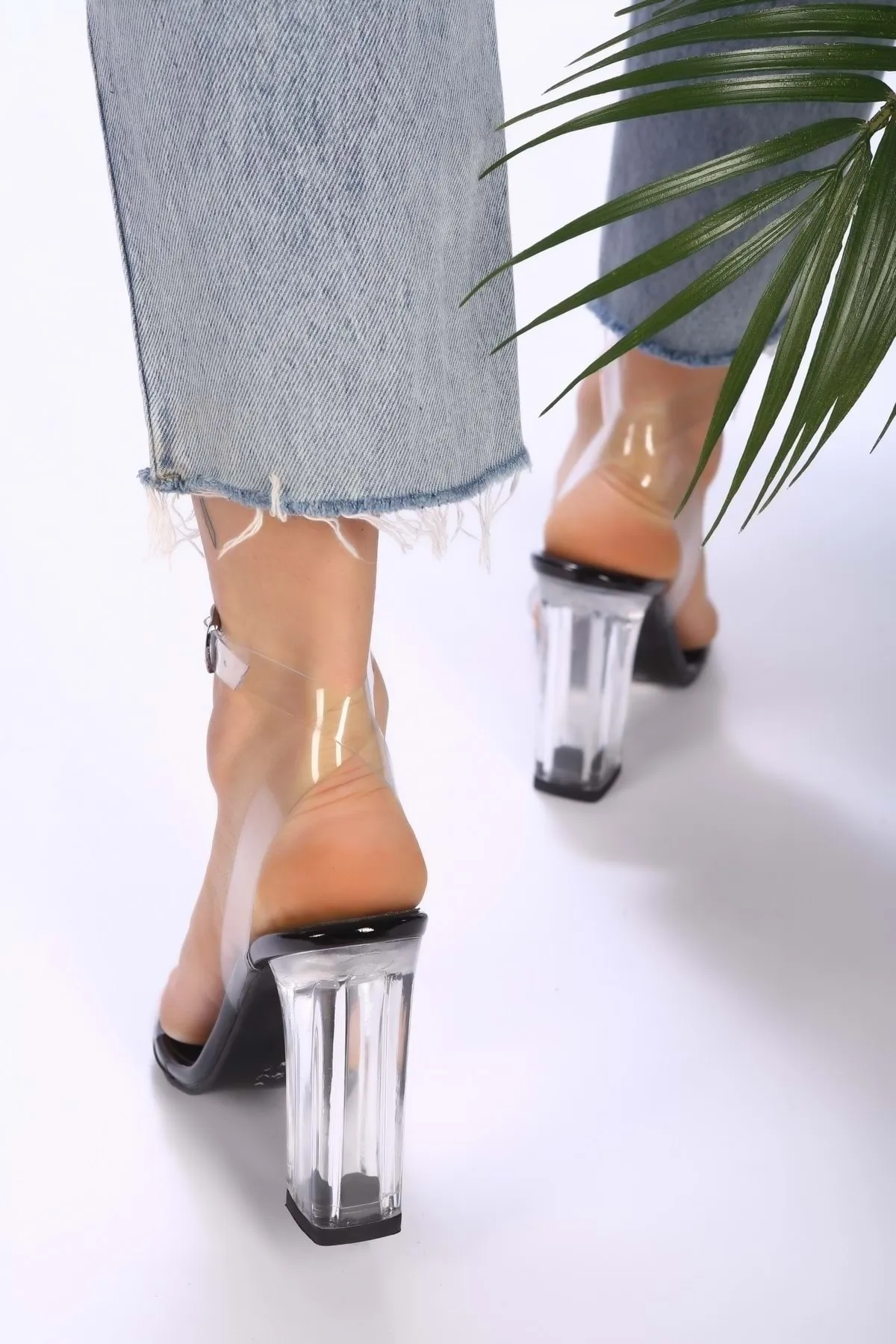 Shoeberry  Damen-Onante-Schuhe mit transparentem Absatz in Schwarz