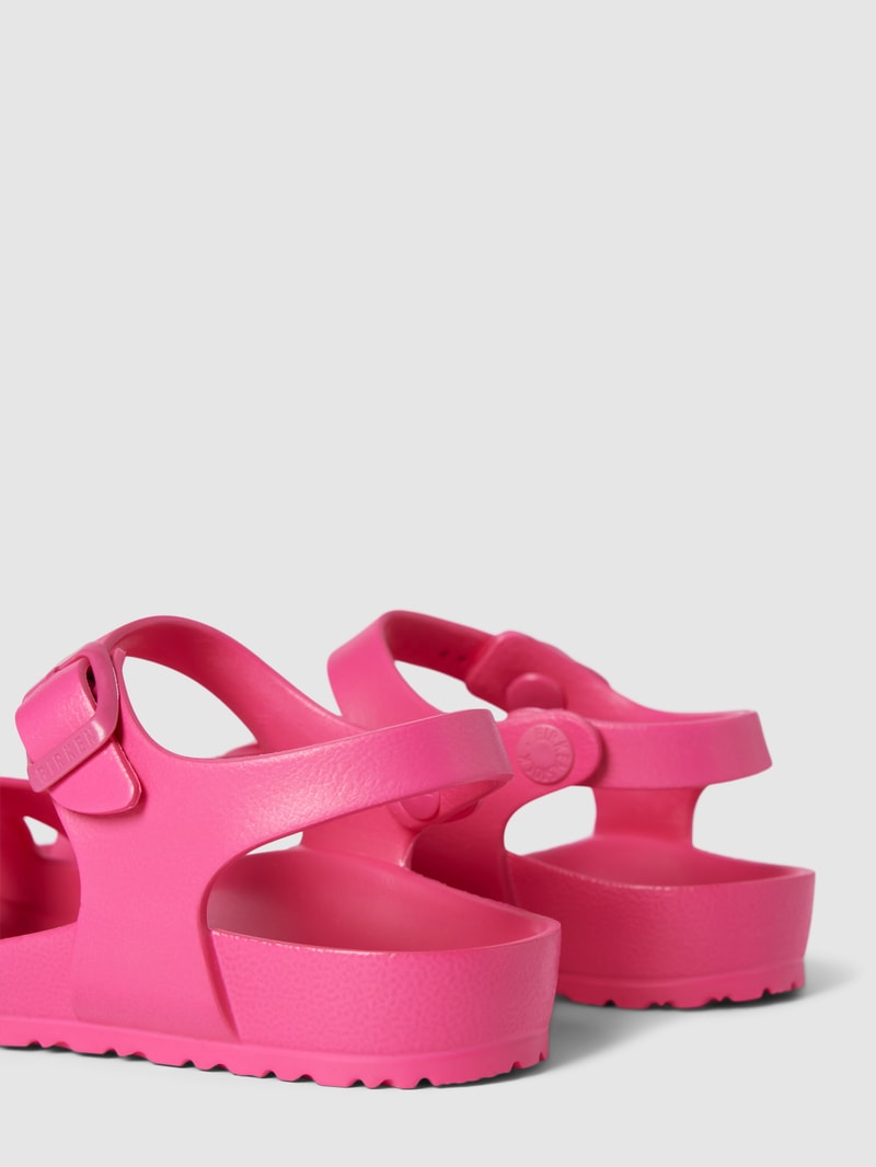 Sandalen mit Dornschließen in metallic Modell 'Rio' in pink