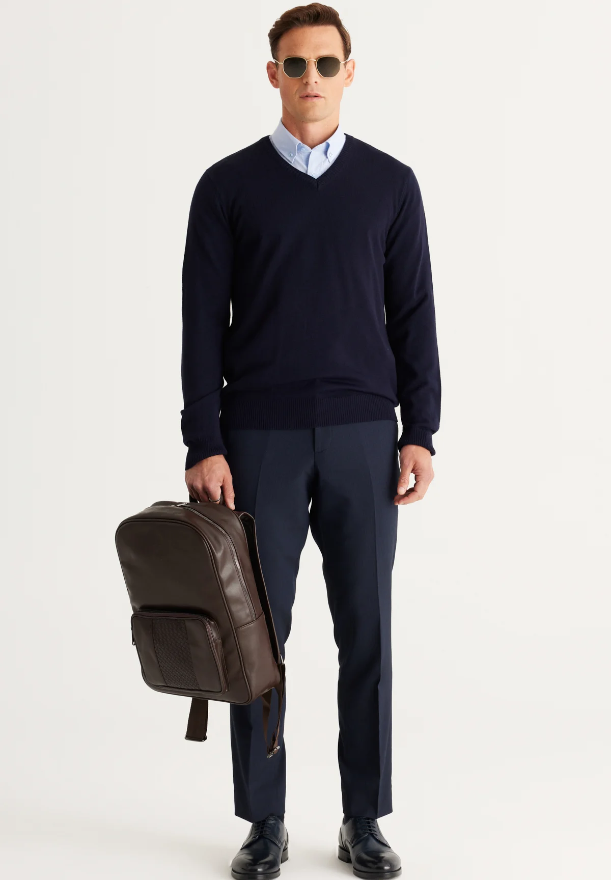 AC&CO / ALTINYILDIZ CLASSICS STANDARD FIT BASIC V-NECK - Suéter