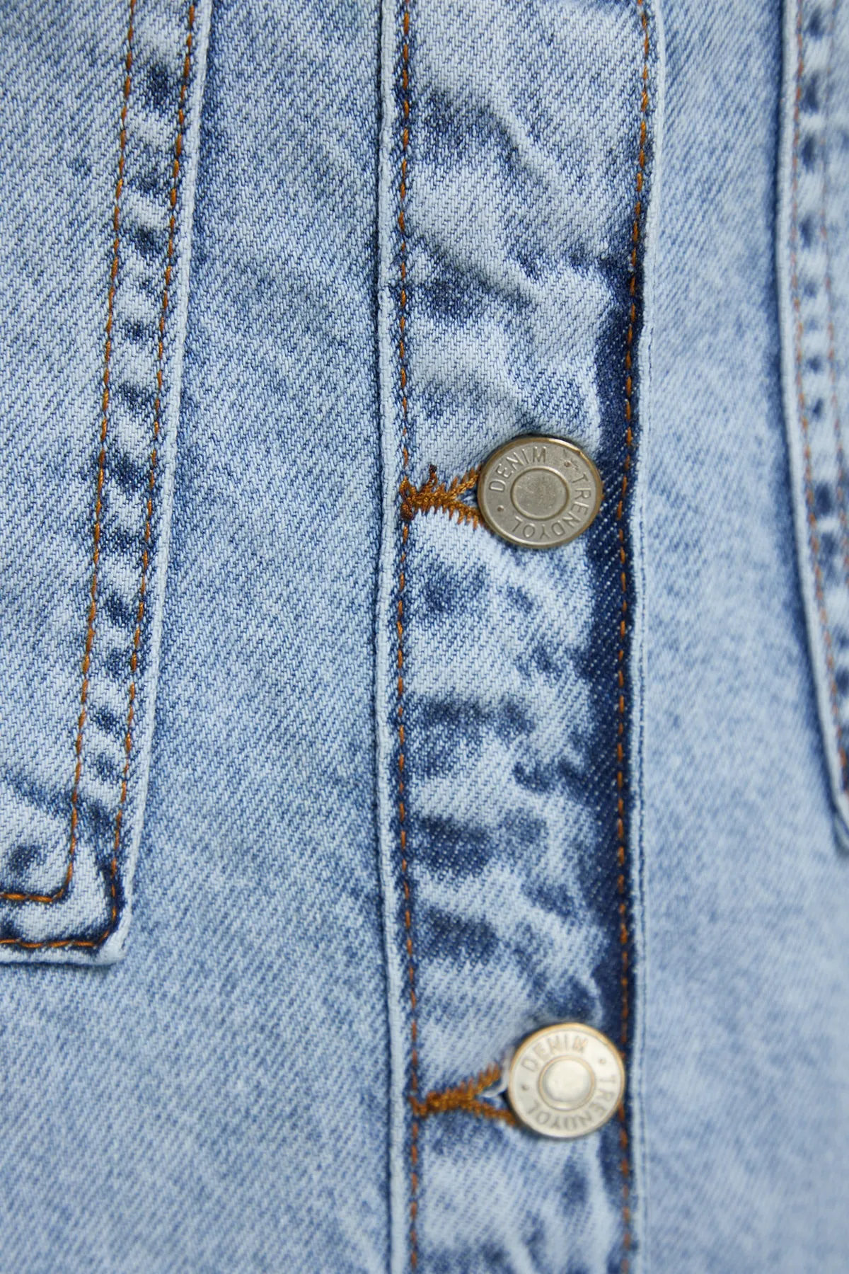 Trendyol Collection  Hellblauer Denim-Jeansrock mit doppelter Tasche und hoher Taille TCTSS23EE00002