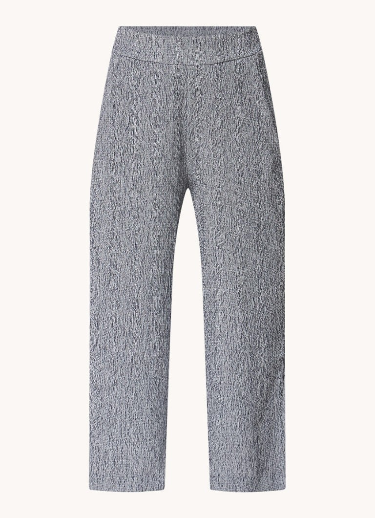 Pantaloni OPUS Meltiko cu talie înaltă, evazați pe picioare, buzunare laterale și finisaj texturat.