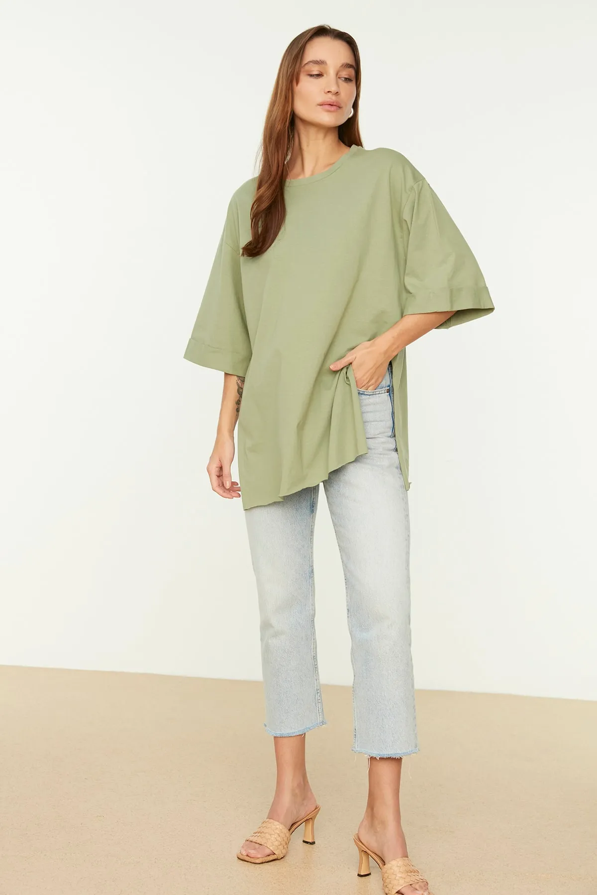 Trendyol Collection  Mintfarbenes, weit geschnittenes, asymmetrisches Boyfriend-Strick-T-Shirt mit zwei Ärmeln TWOSS20TS0828