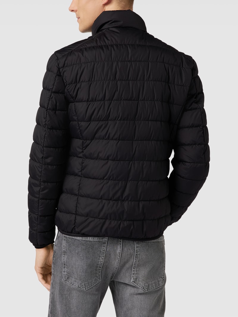Steppjacke mit Label-Patch in schwarz