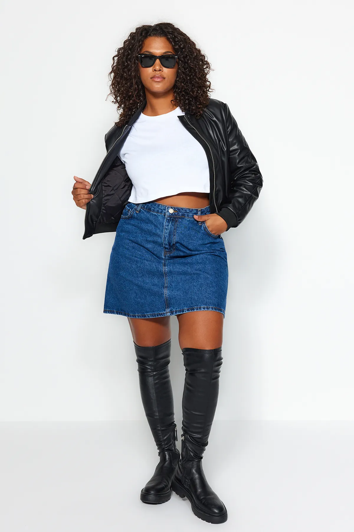 Trendyol Curve  Blauer Jeansrock in A-Form mit hoher Taille TBBAW23AZ00042