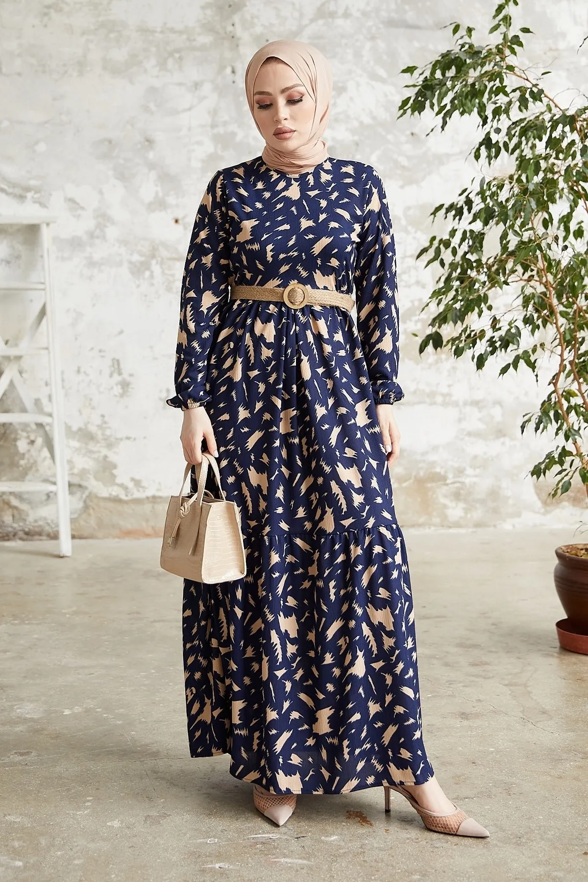 InStyle  Rena Kleid mit Strohgürtelmuster – Marineblau