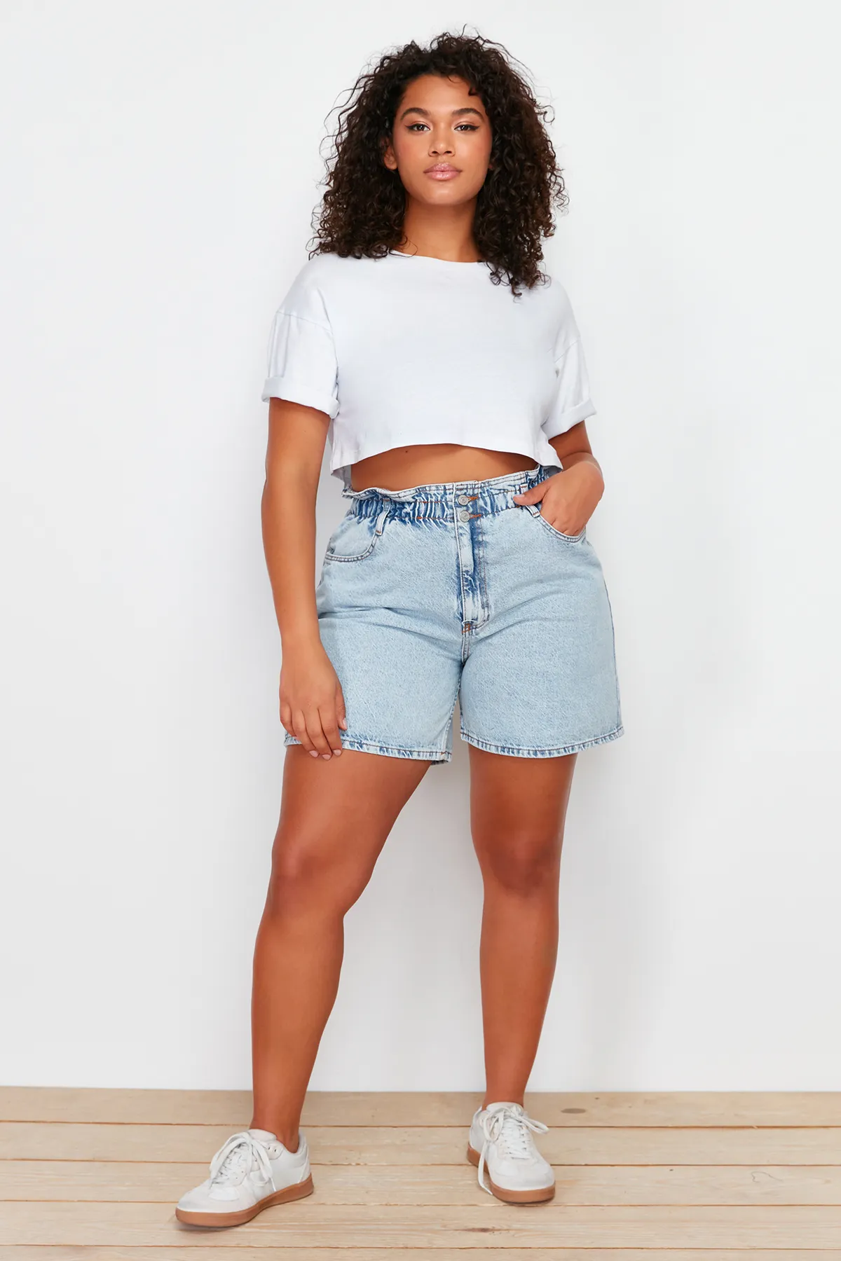 Trendyol Curve  Große Größen in Shorts & Bermudashorts - Blau - Hoher Bund