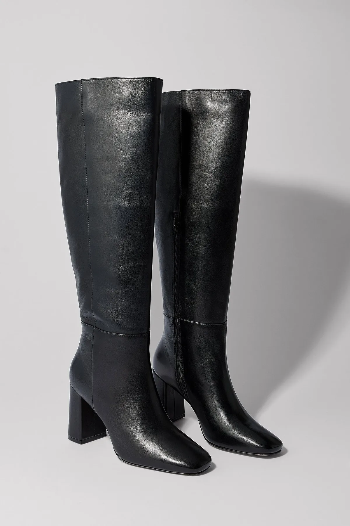 NA-KD  Kniehohe Stiefel aus Leder