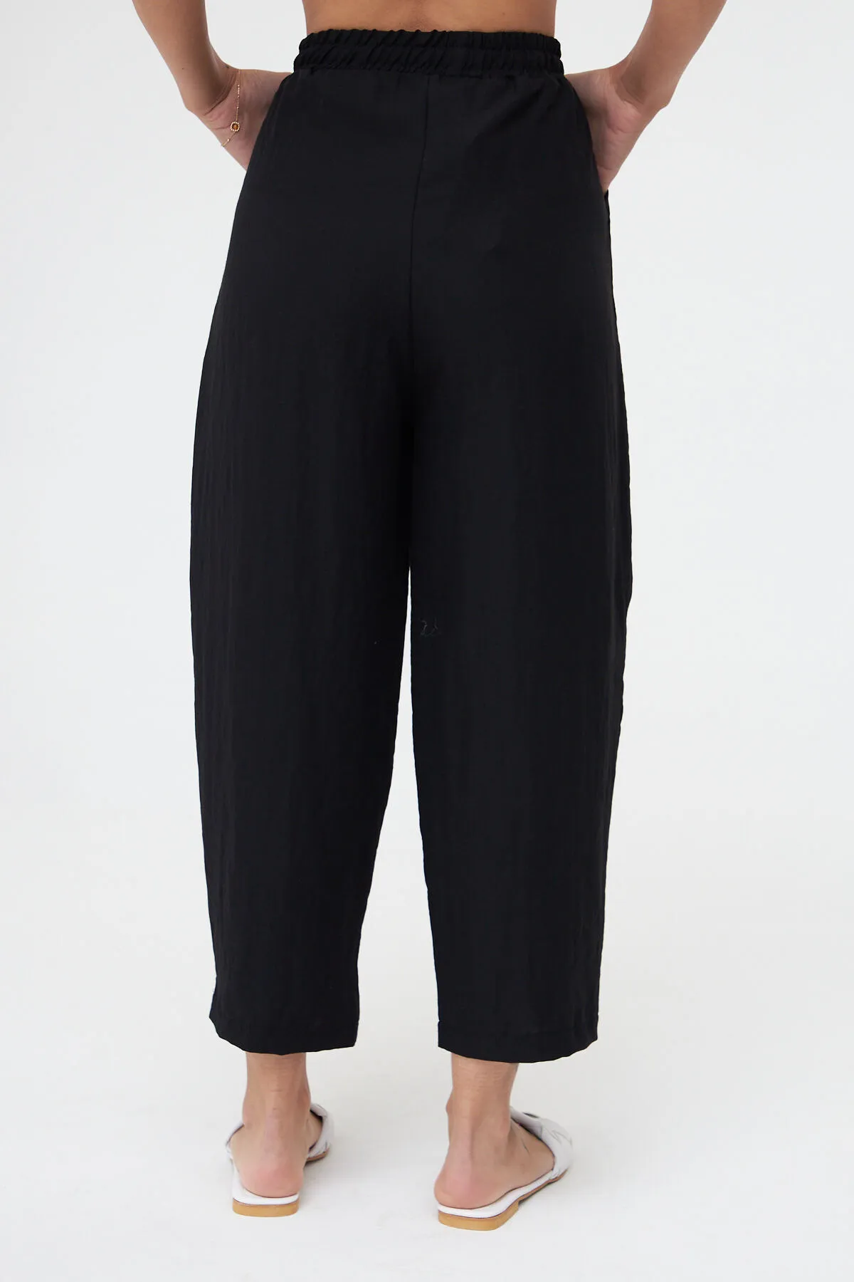 Laluvia  Schwarze Ayrobin Shalwar-Hose mit Taschen