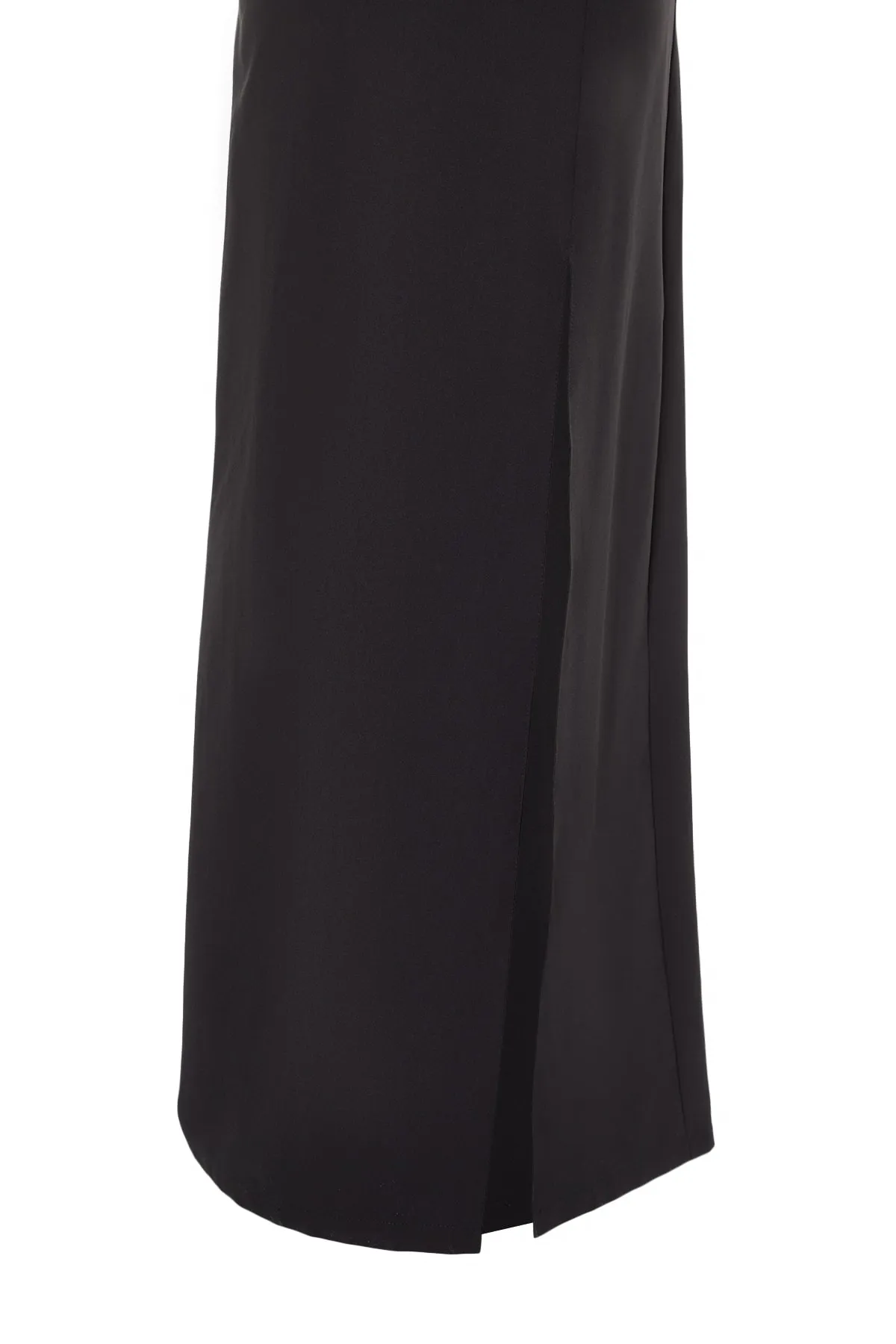 Trendyol Collection  Schwarzes, figurbetontes, gefüttertes, durchbrochenes, langes Abendkleid TPRSS22AE0095