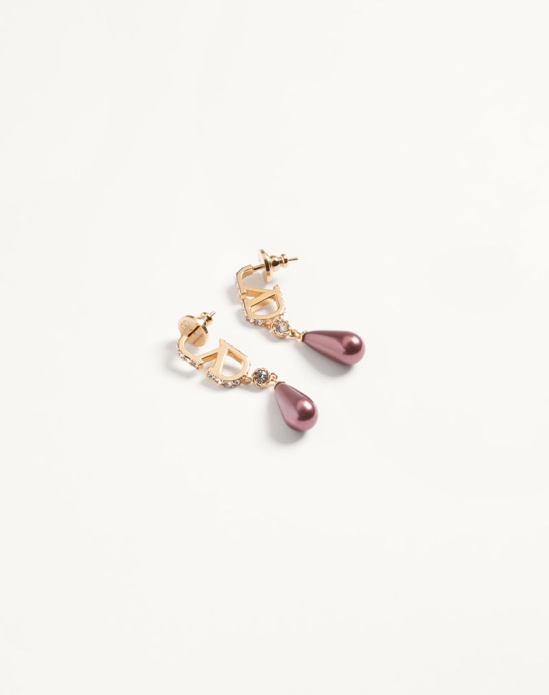 Brincos com a assinatura VLogo em metal, cristais Swarovski® e pingentes de vidro.