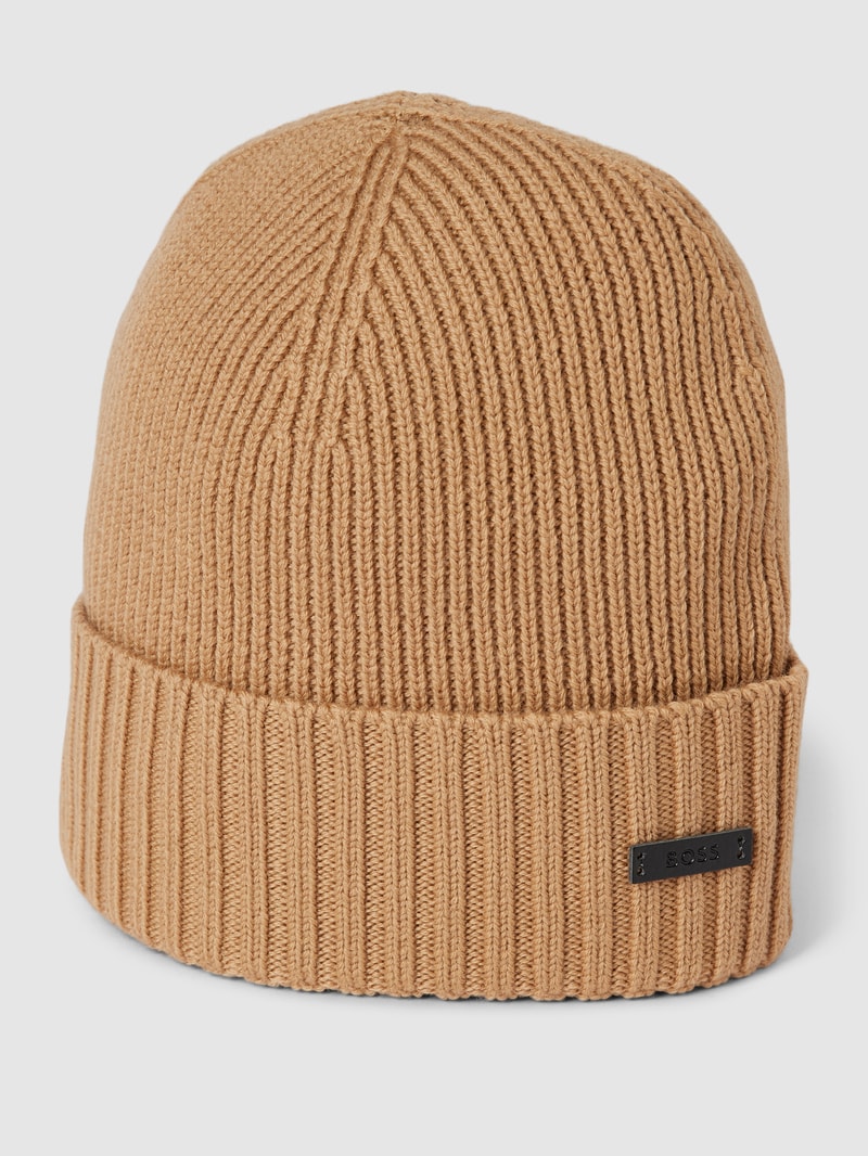 Strickmütze mit Label-Applikation Modell 'Fati' in beige