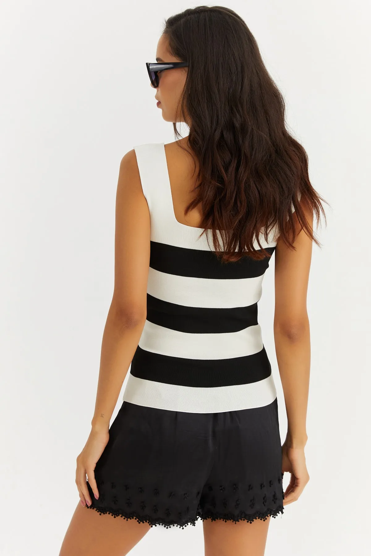 Cool & Sexy  Weiß-schwarze Strickbluse mit eckigem Ausschnitt für Damen YV80
