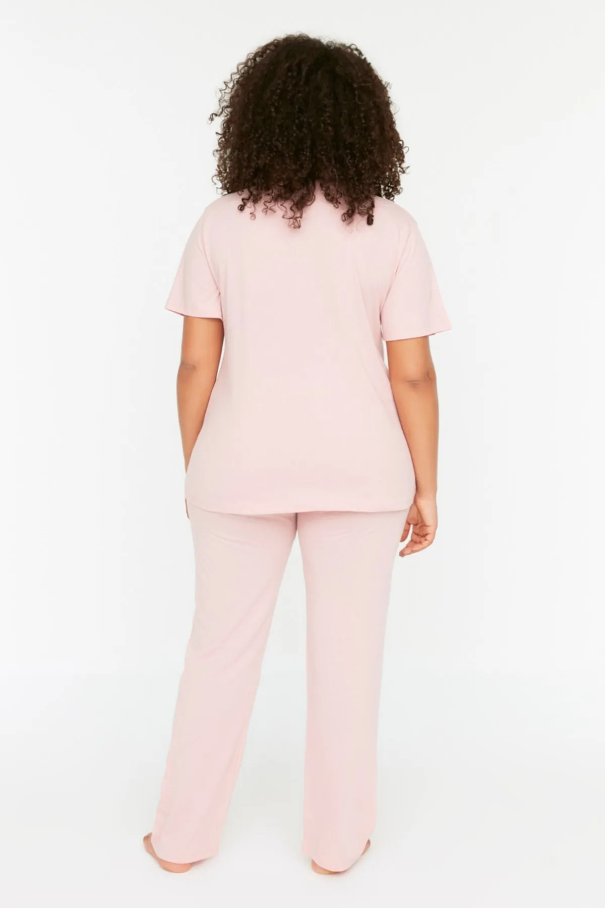 Trendyol Curve  Puderfarbenes Pyjama-Set mit gestrickter Paspelierung TBBSS22PT0220
