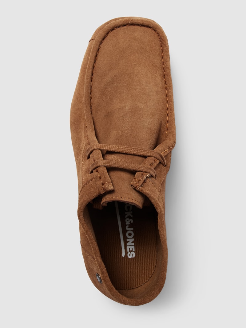 Schnürschuhe mit Label-Details in cognac