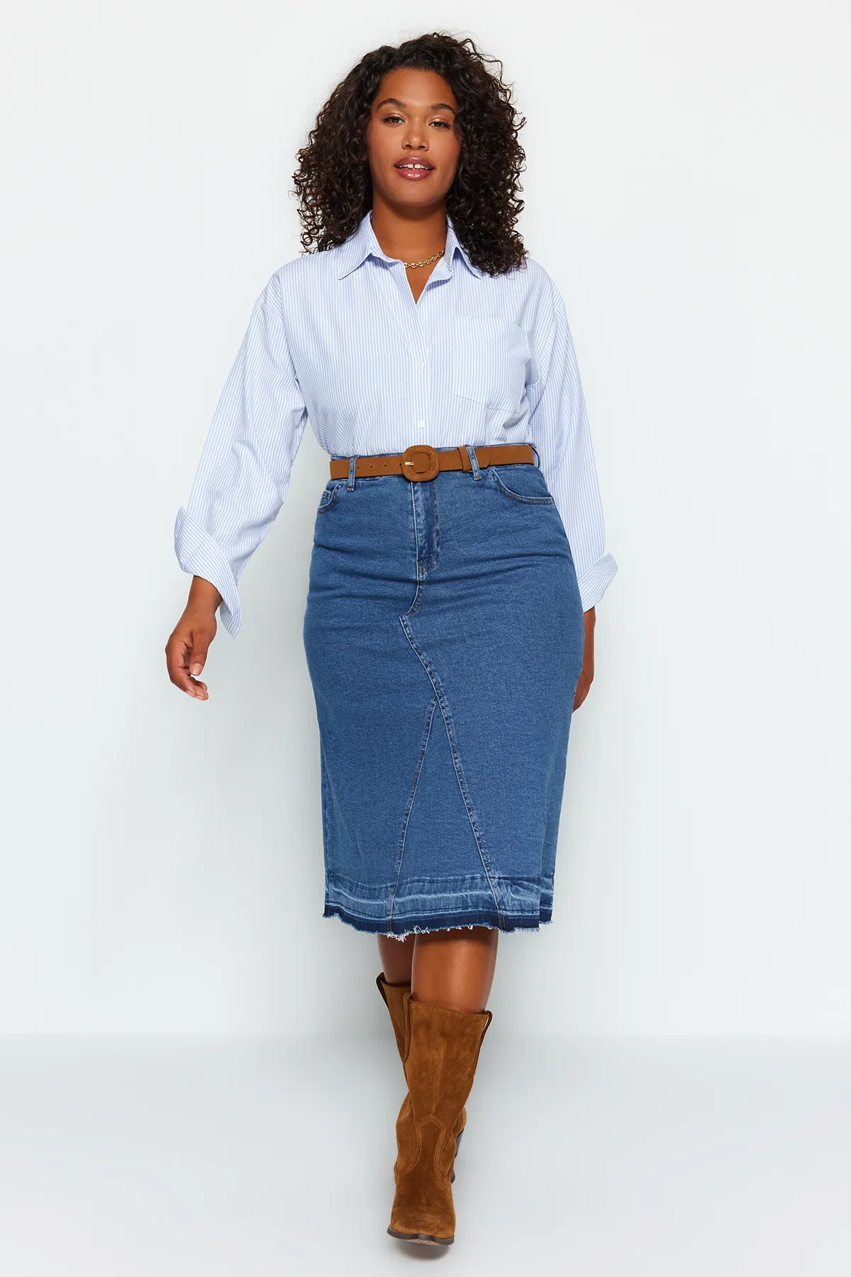 Trendyol Curve  Blauer Jeansrock in Blockfarben TBBAW24AZ00025