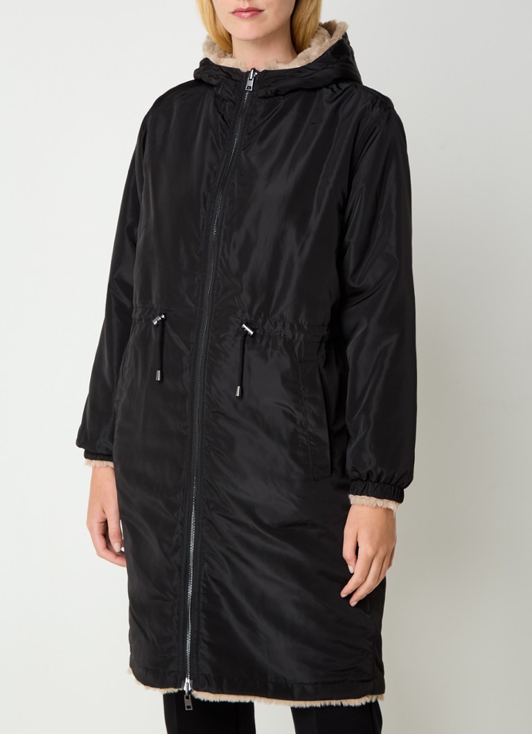 Parka reversibilă cu glugă tivită cu blană artificială, creație Gerard Darel Laure.