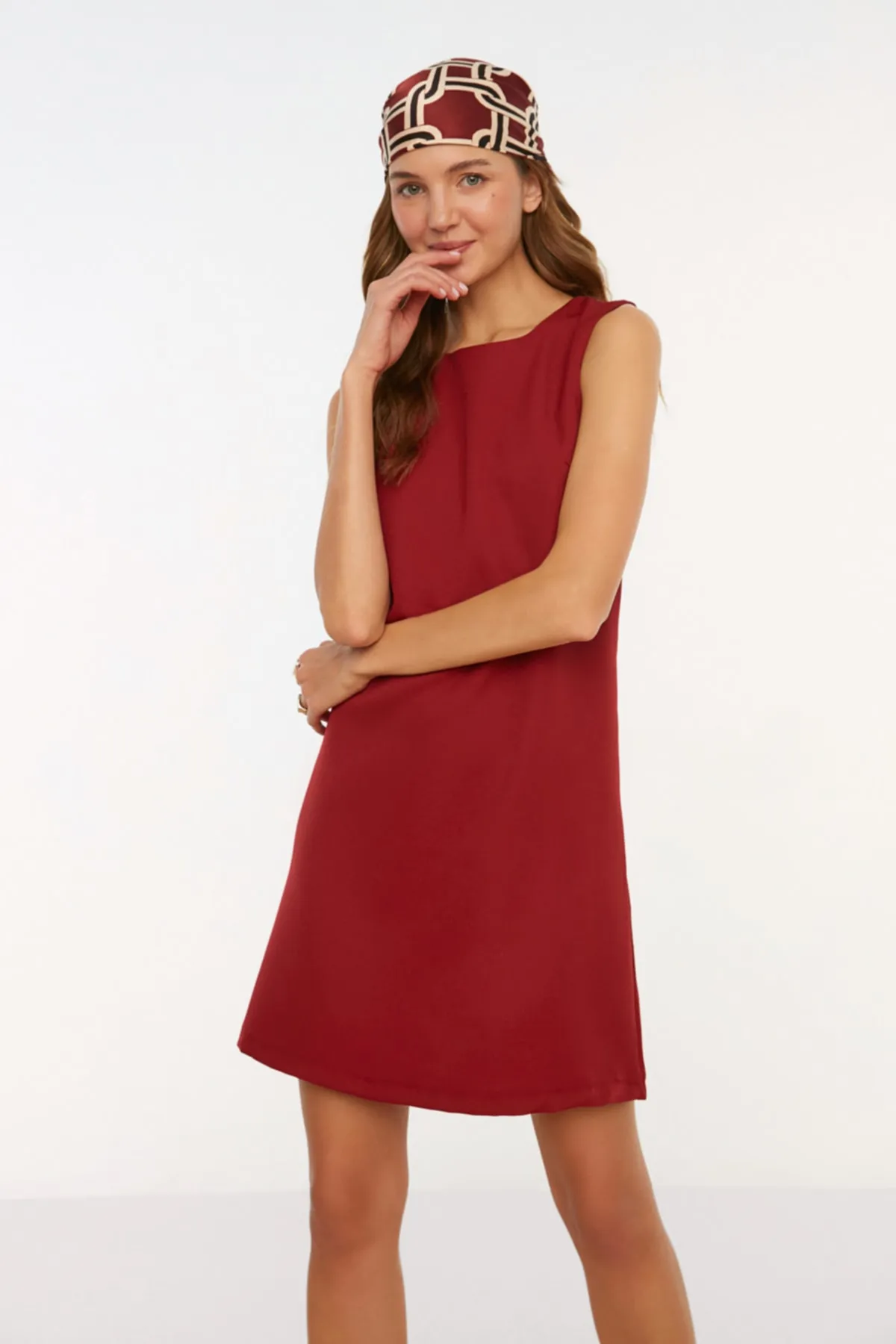 Trendyol Collection  Ärmelloses, bordeauxrotes Basic-Webkleid TWOSS19FG0063