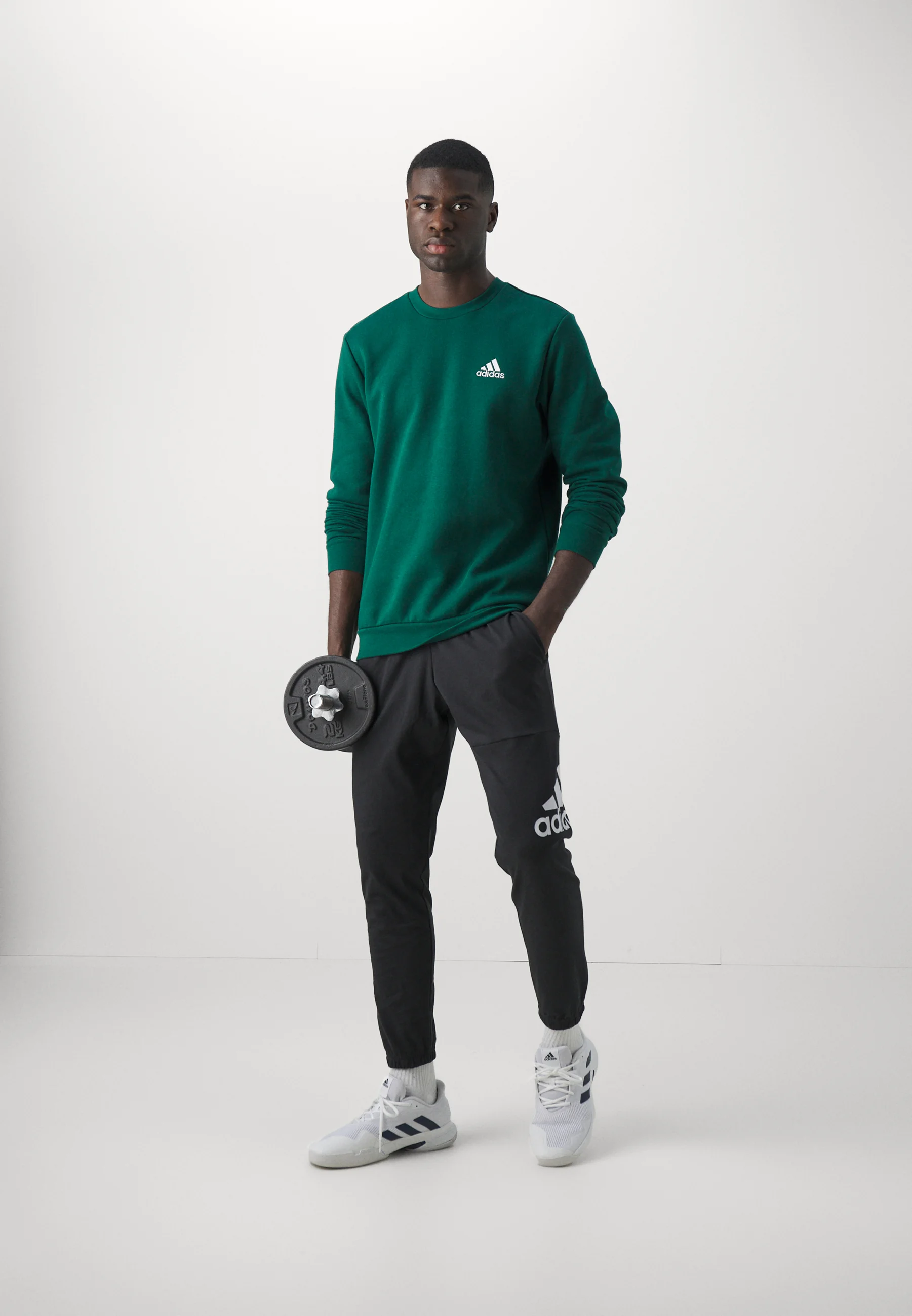 adidas Sportswear ESSENTIALS SINGLE TAPERED PANTS - Pantalones deportivos