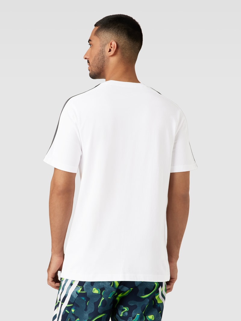 T-Shirt mit Label-Stitching in weiß