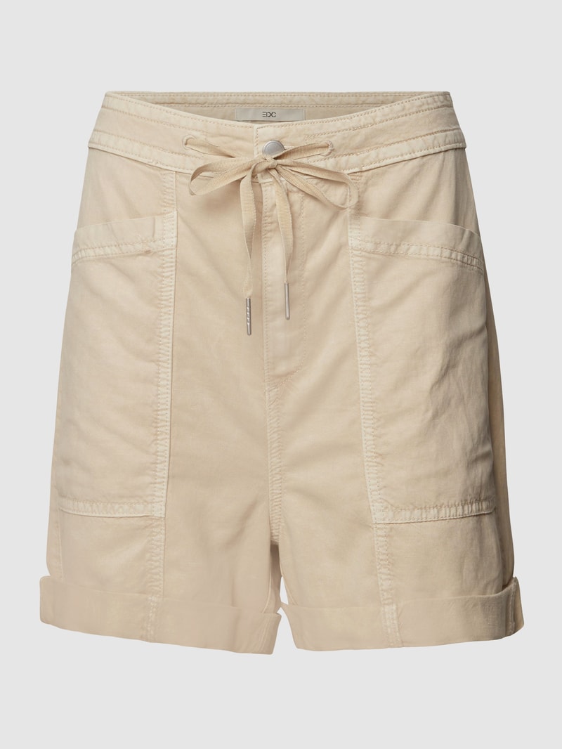 Bermudas mit aufgesetzten Eingrifftaschen in beige