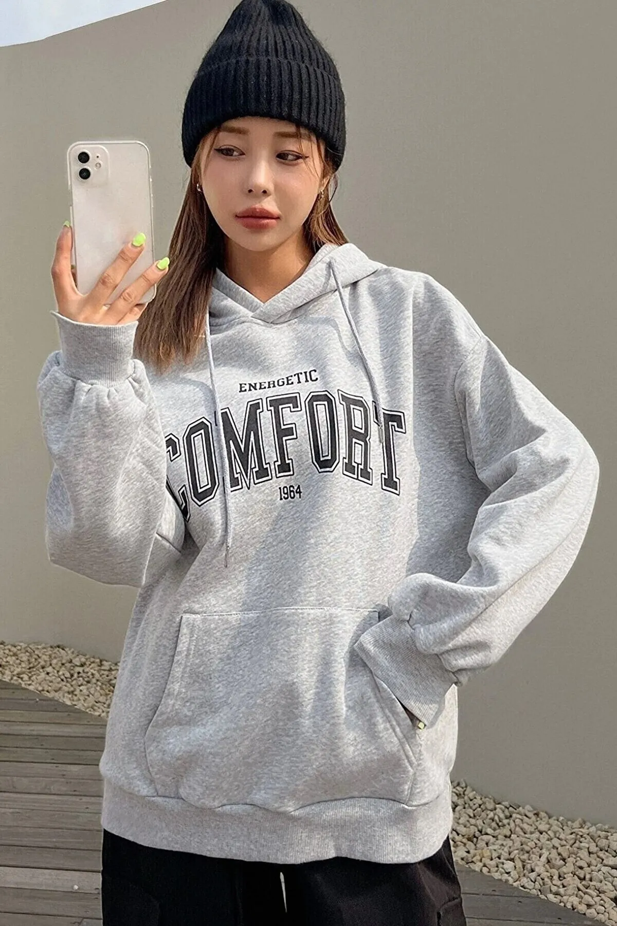 MODAGEN  Unisex-Sweatshirt in Grau mit bequemem Aufdruck und Kapuze in Übergröße