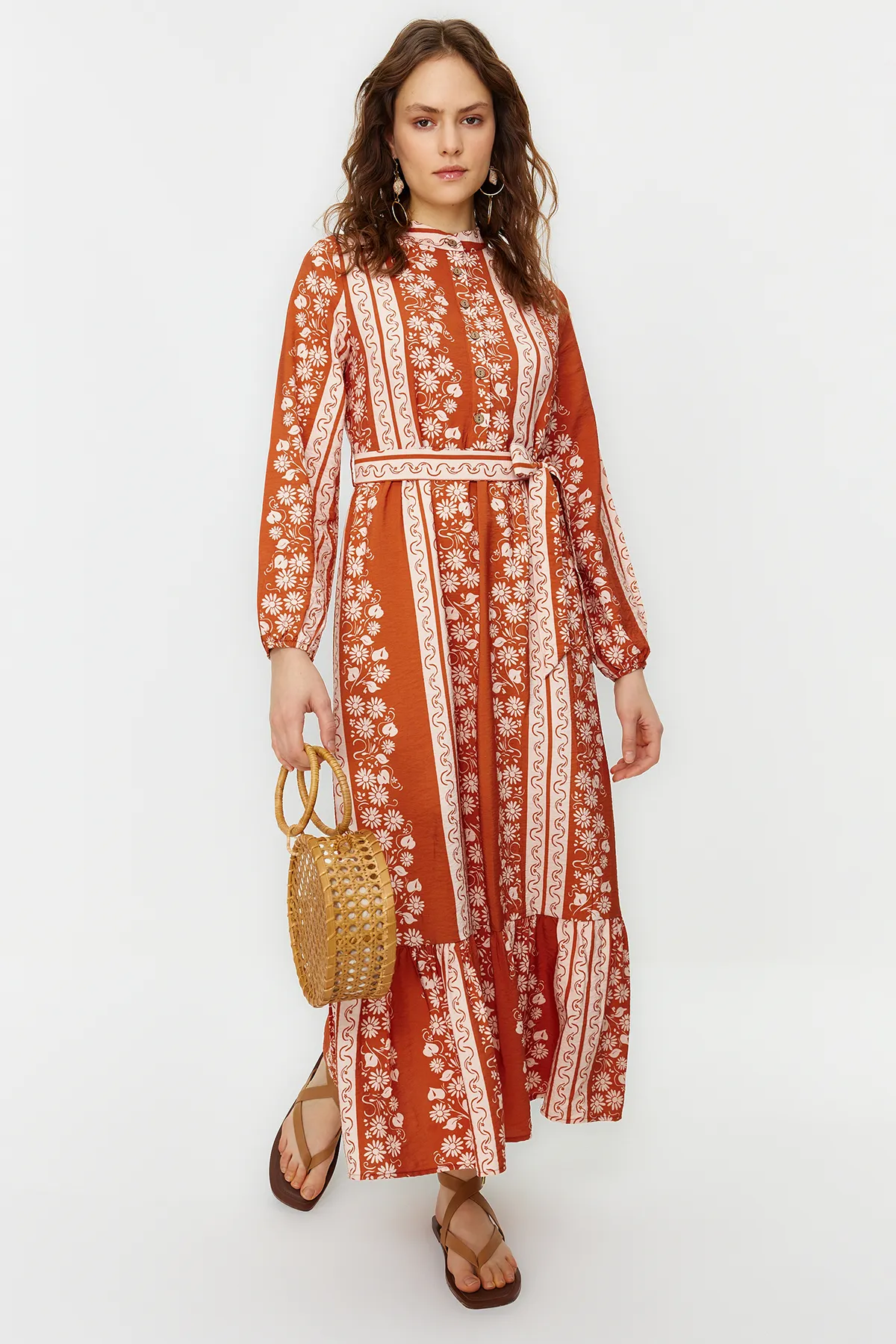 Trendyol Modest  Gewebtes Kleid mit halbem Patch und Kachelmuster TCTSS23EB00366