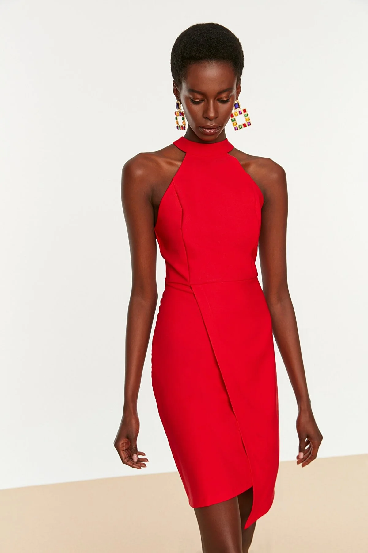 Trendyol Collection  Rotes, figurbetontes, gefüttertes, elegantes Abendkleid TPRAW19BB0007