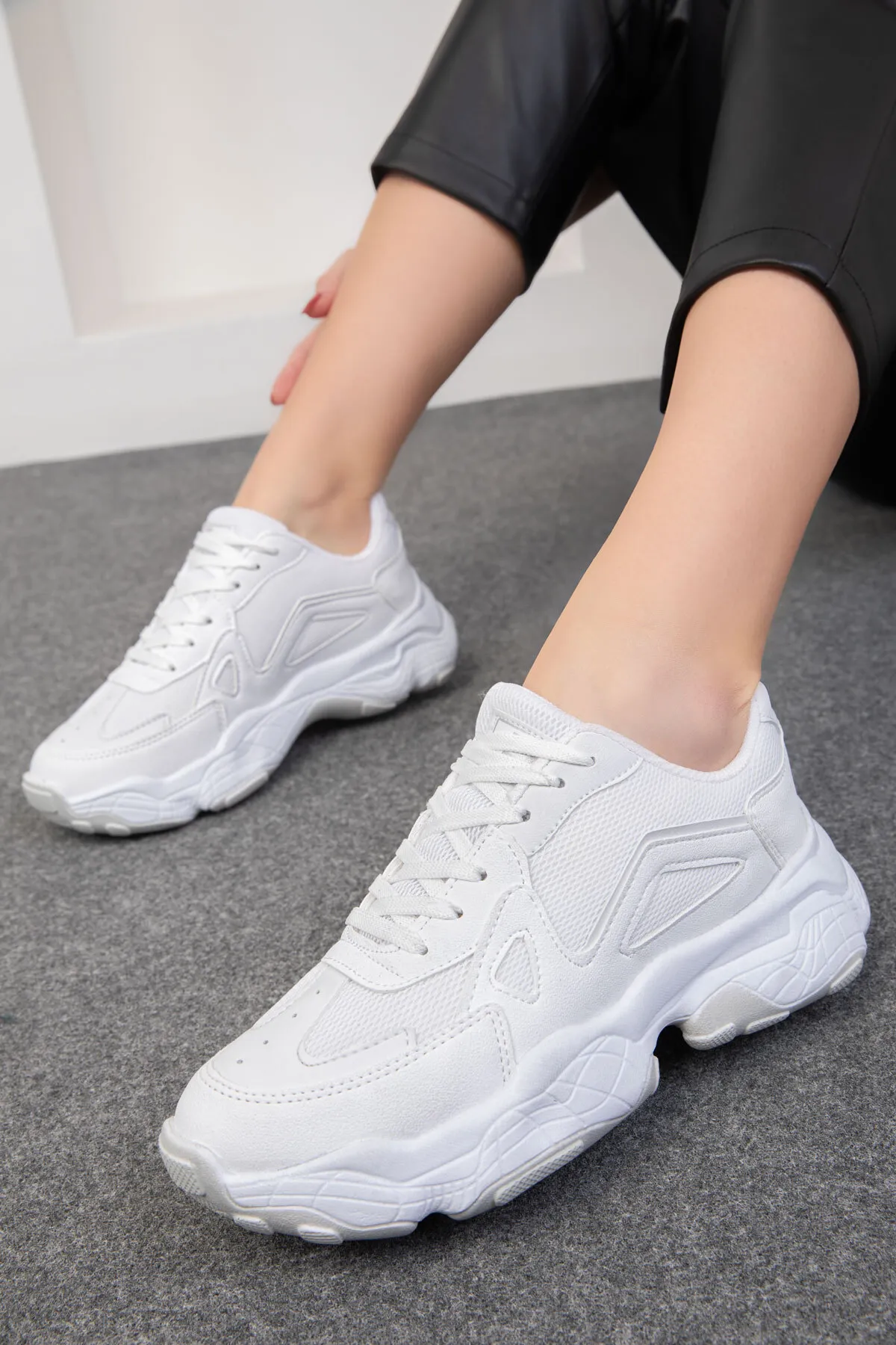 SOHO  Weiße Damen Sneakers 18148
