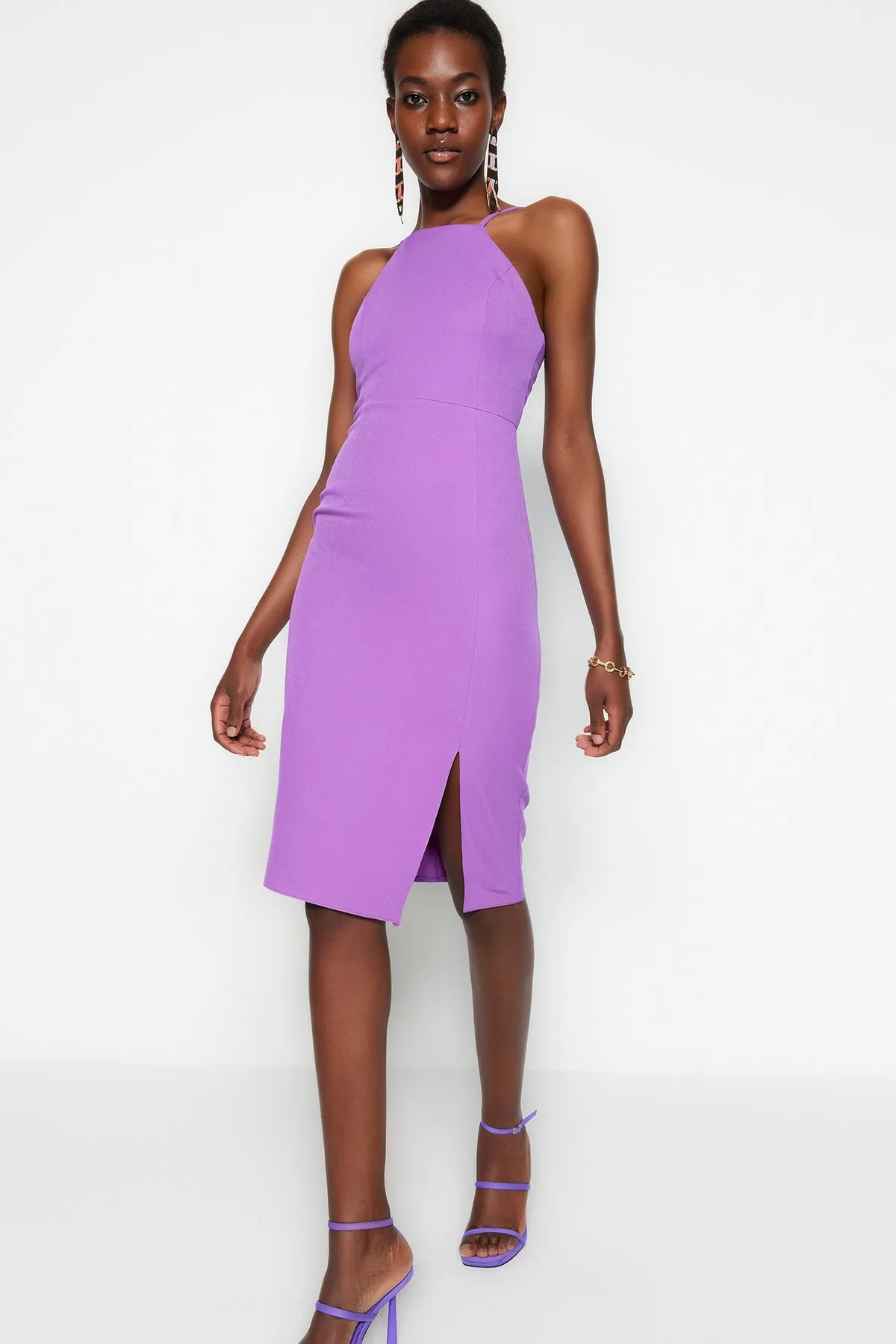 Trendyol Collection  Lilafarbenes Body-Wickelkleid mit Schlitz und Neckholder und gewebtem Midikleid TWOSS19BB0501