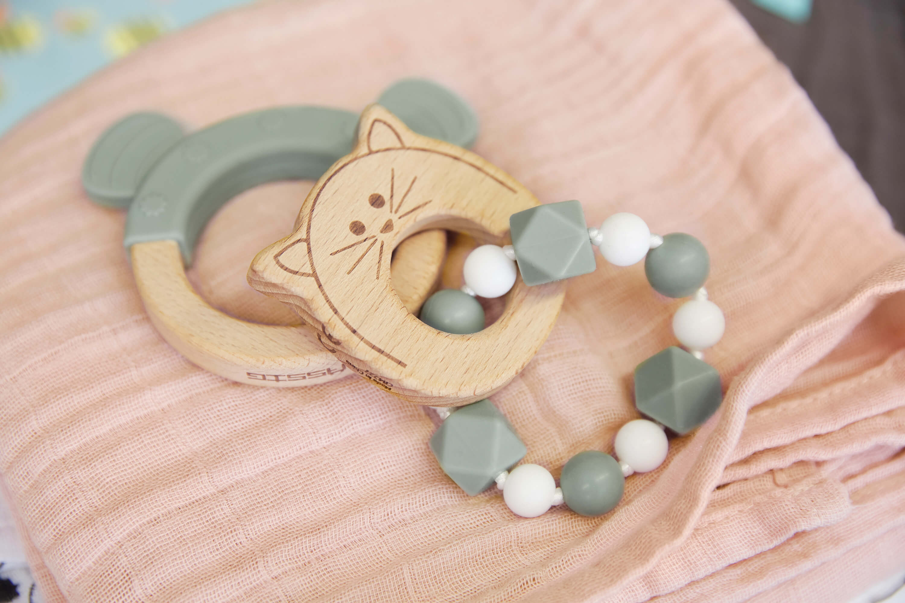 Greifling mit Beißhilfe - Teether Bracelet, Little Chums Cat