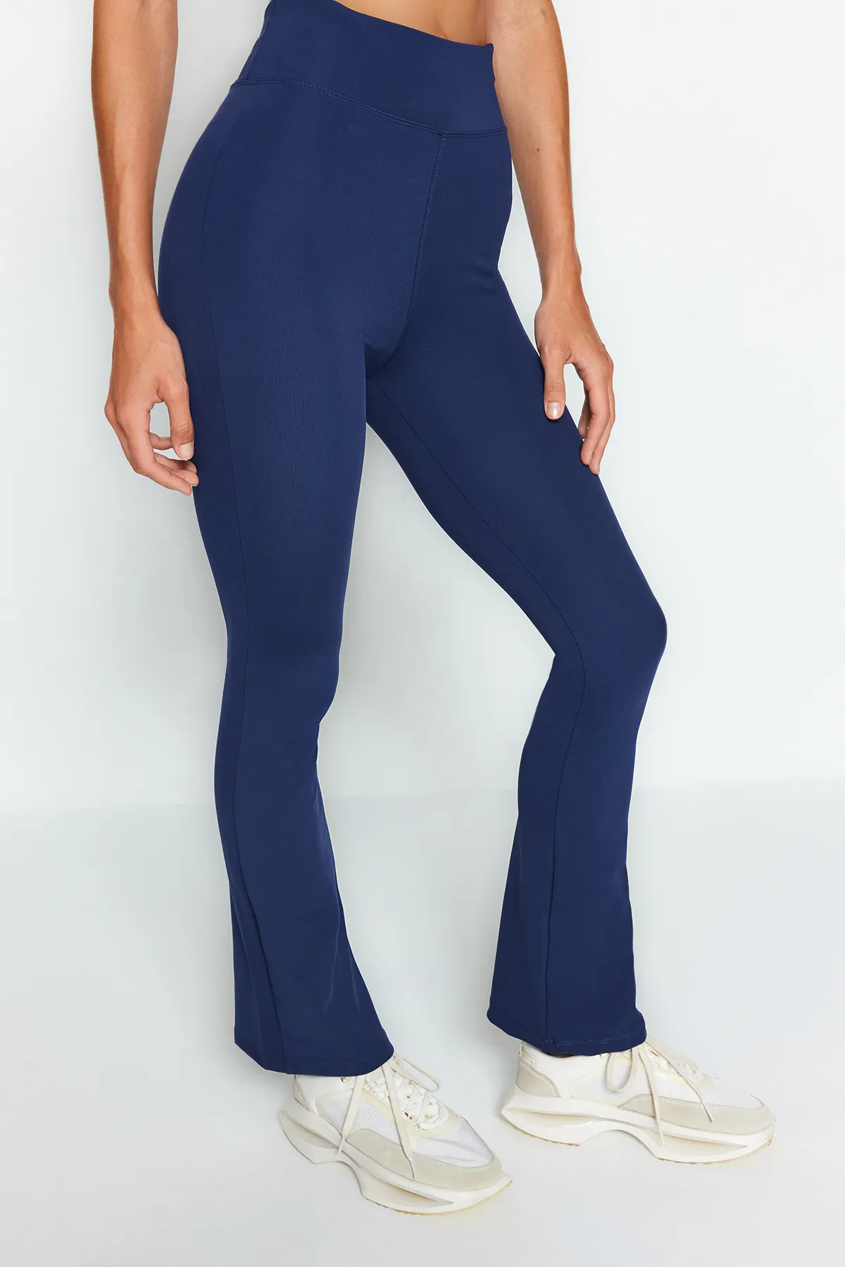 Trendyol Collection  Dunkelblaue Recovery-Yoga-Strickstrumpfhose mit spanischen Beinen TWOAW23TA00018