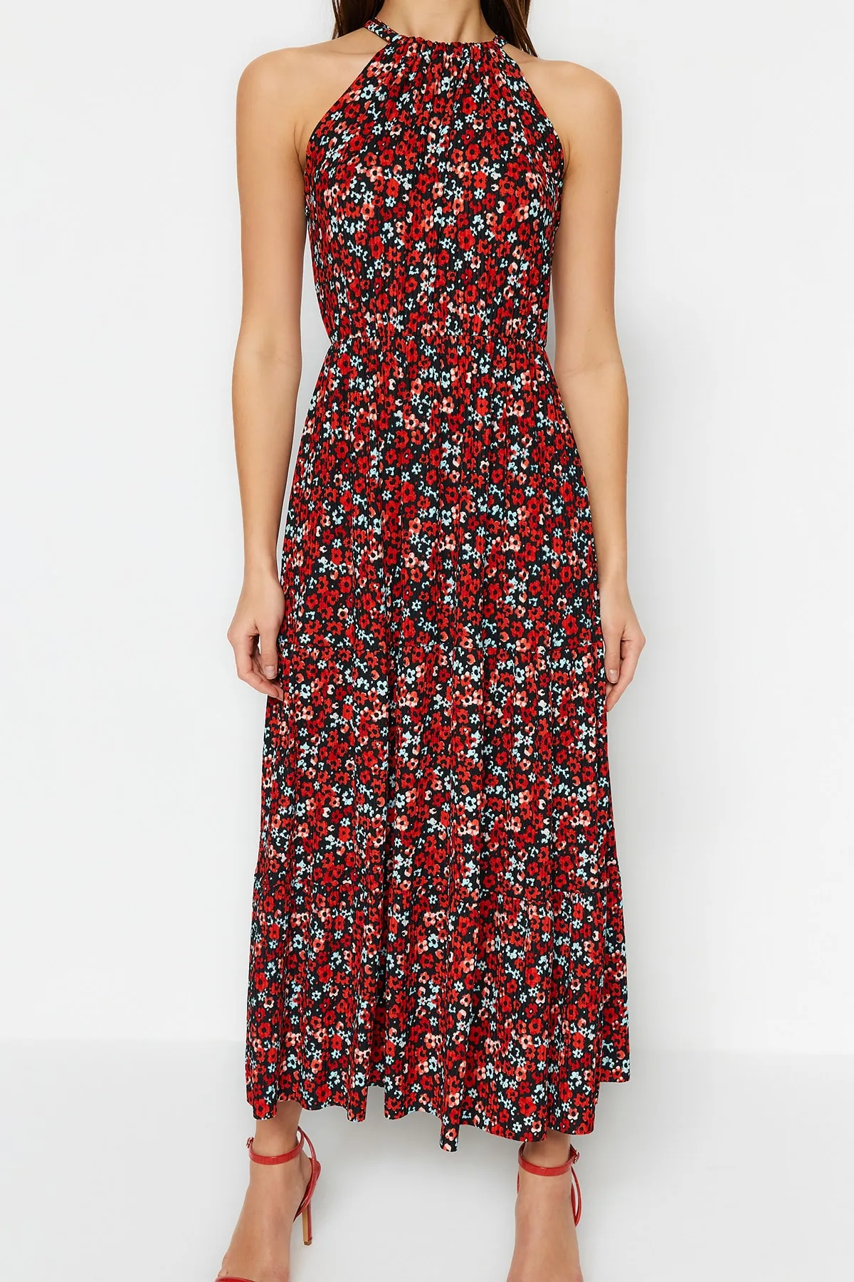 Trendyol Collection  Mehrfarbiges, bedrucktes Maxi-Strickkleid in A-Linie mit Blumenmuster und Neckholder TWOSS23EL00705