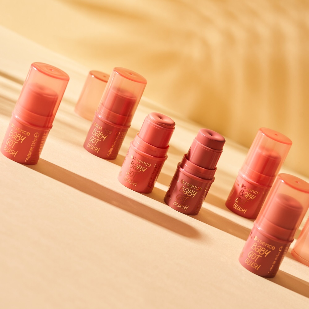 essence ELECTRIC GLOW COLOUR CHANGING LIP & CHEEK OIL huile lèvres et joues Blush