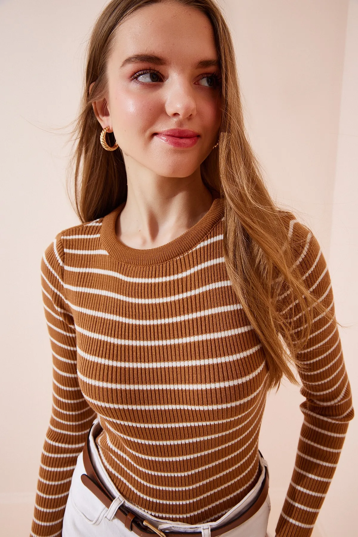 Happiness İstanbul  Damen-Strickpullover aus geripptem Lycra mit Streifen in Dunkelbraun, BP00134