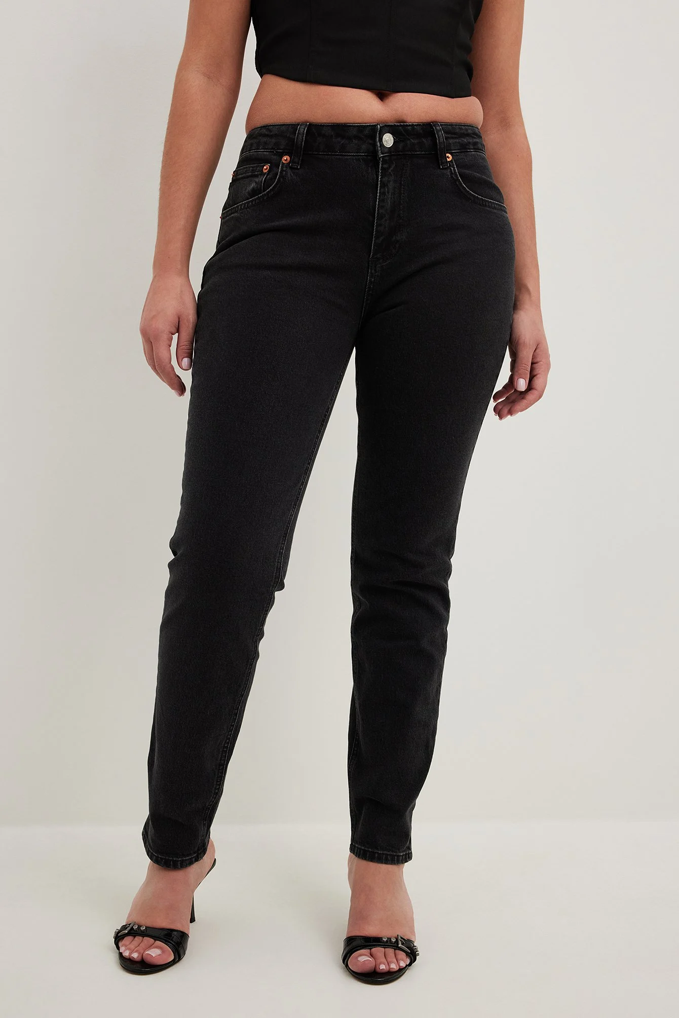 Schlanke Jeans mit mittlerer Taille