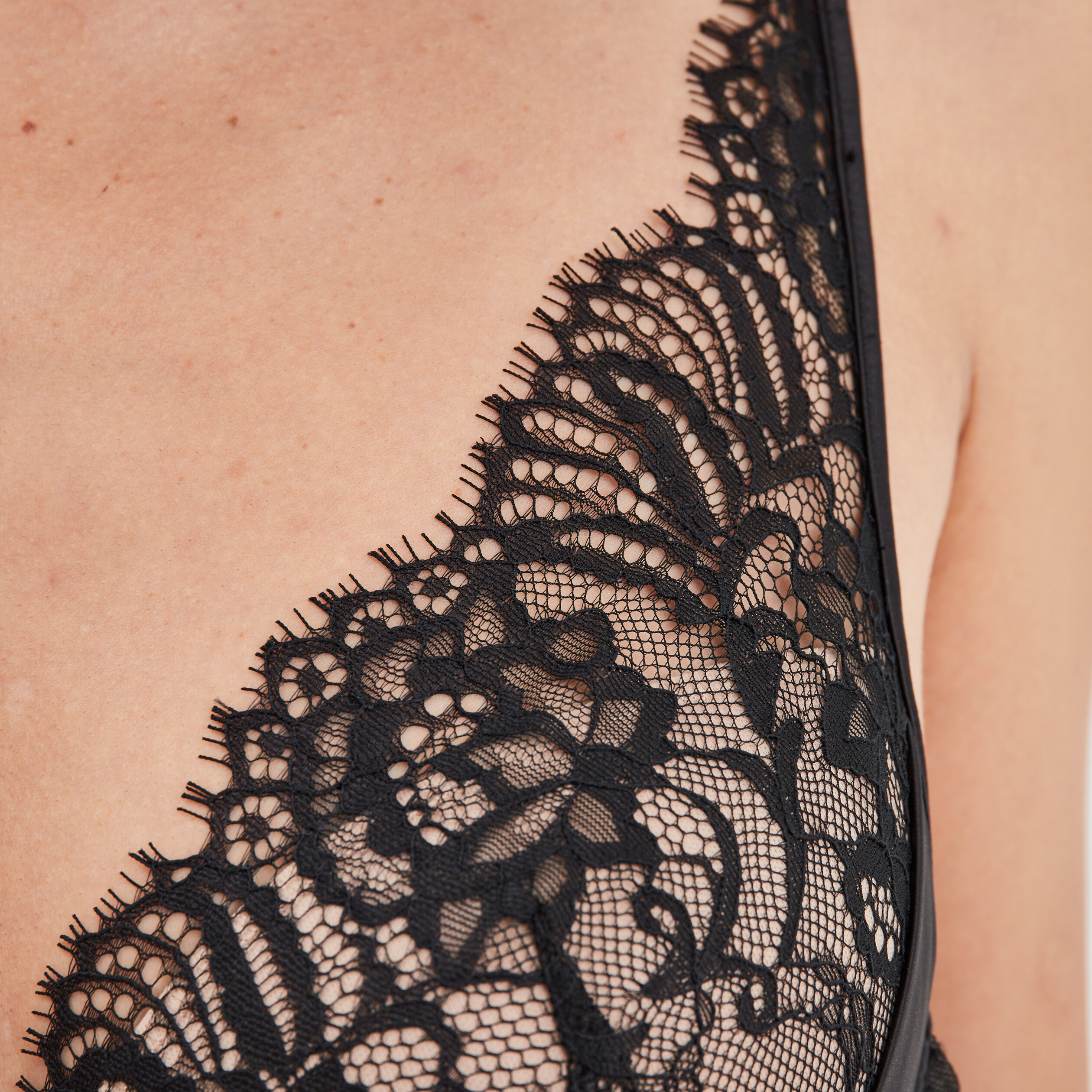 Soutien-gorge foulard dentelle et satin noir femme | La Halle
