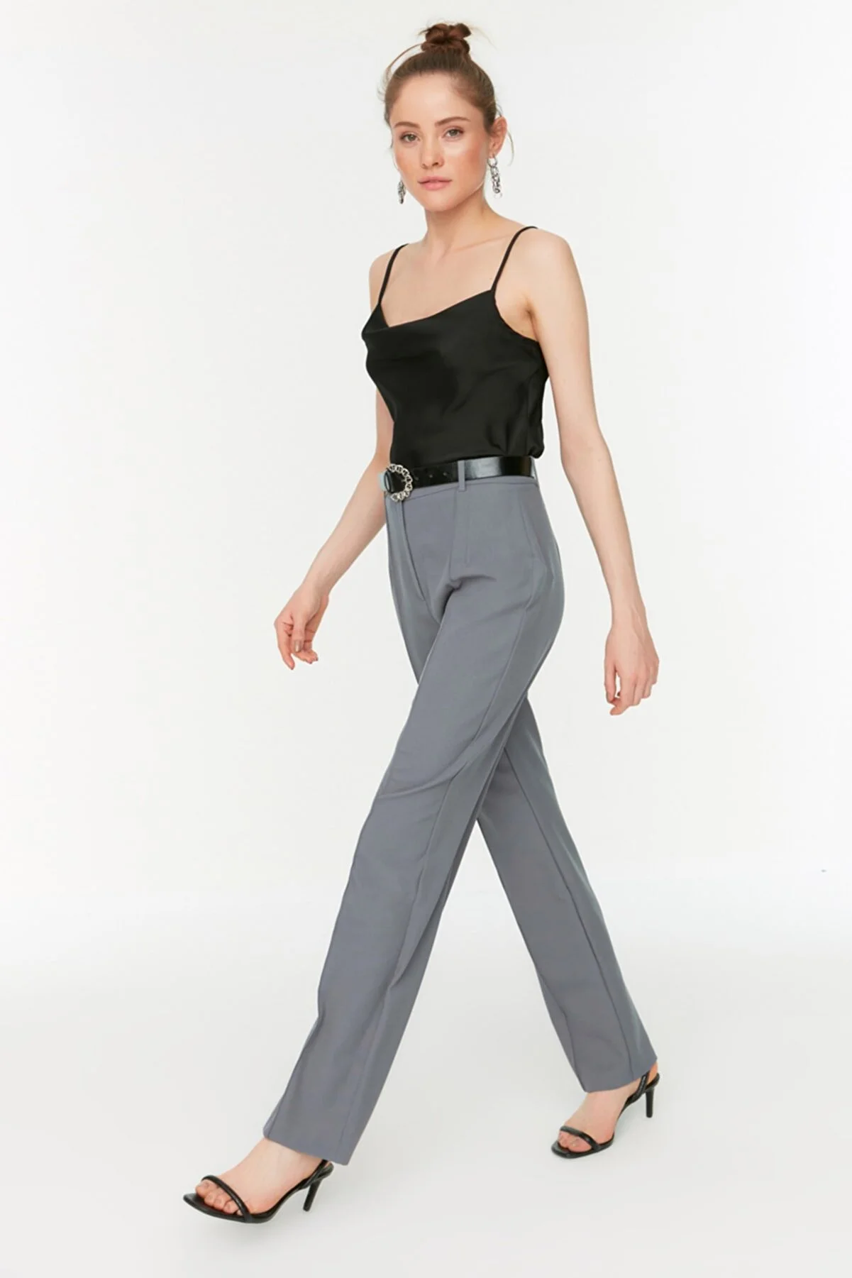 Trendyol Collection  Graue, gerade geschnittene, gerippte, genähte Webhose mit hoher Taille TWOSS21PL0093
