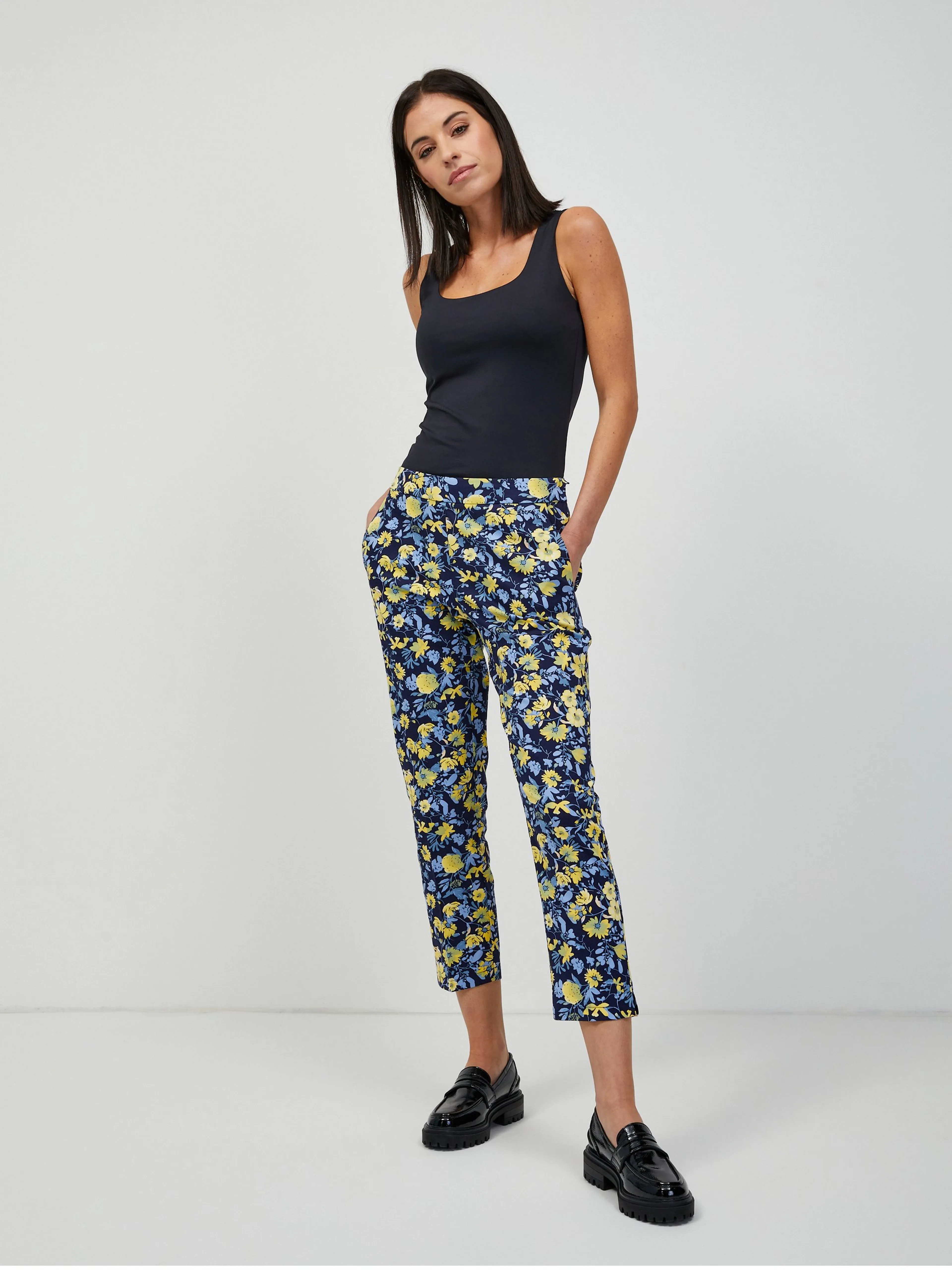 Gelb-blaue geblümte Hose ORSAY