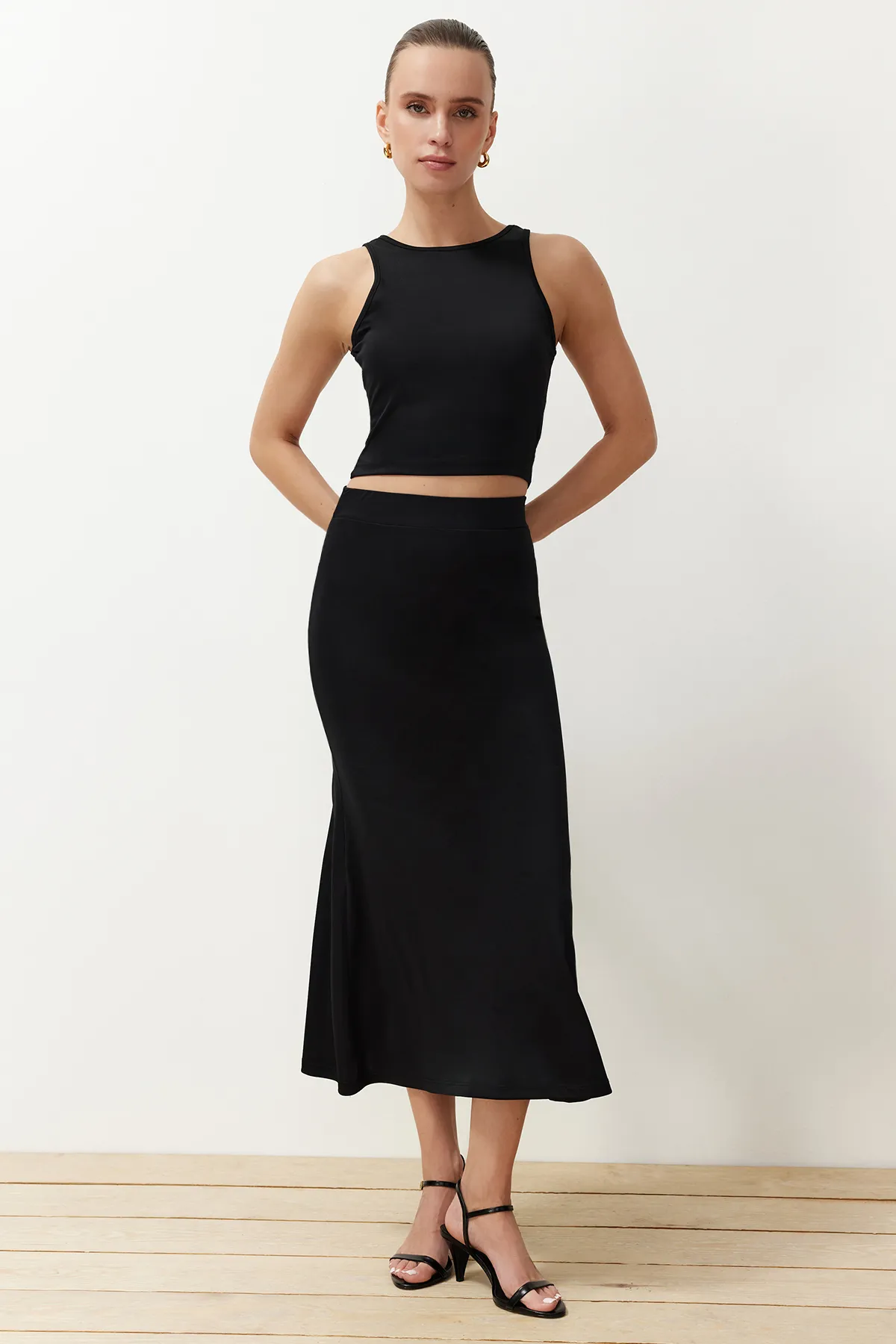Trendyol Collection  Schwarzes Crop-Fitted/Body-Fitting Zero Arm Flexible Strick-Bottom-Upper-Set TWOSS24AU00030