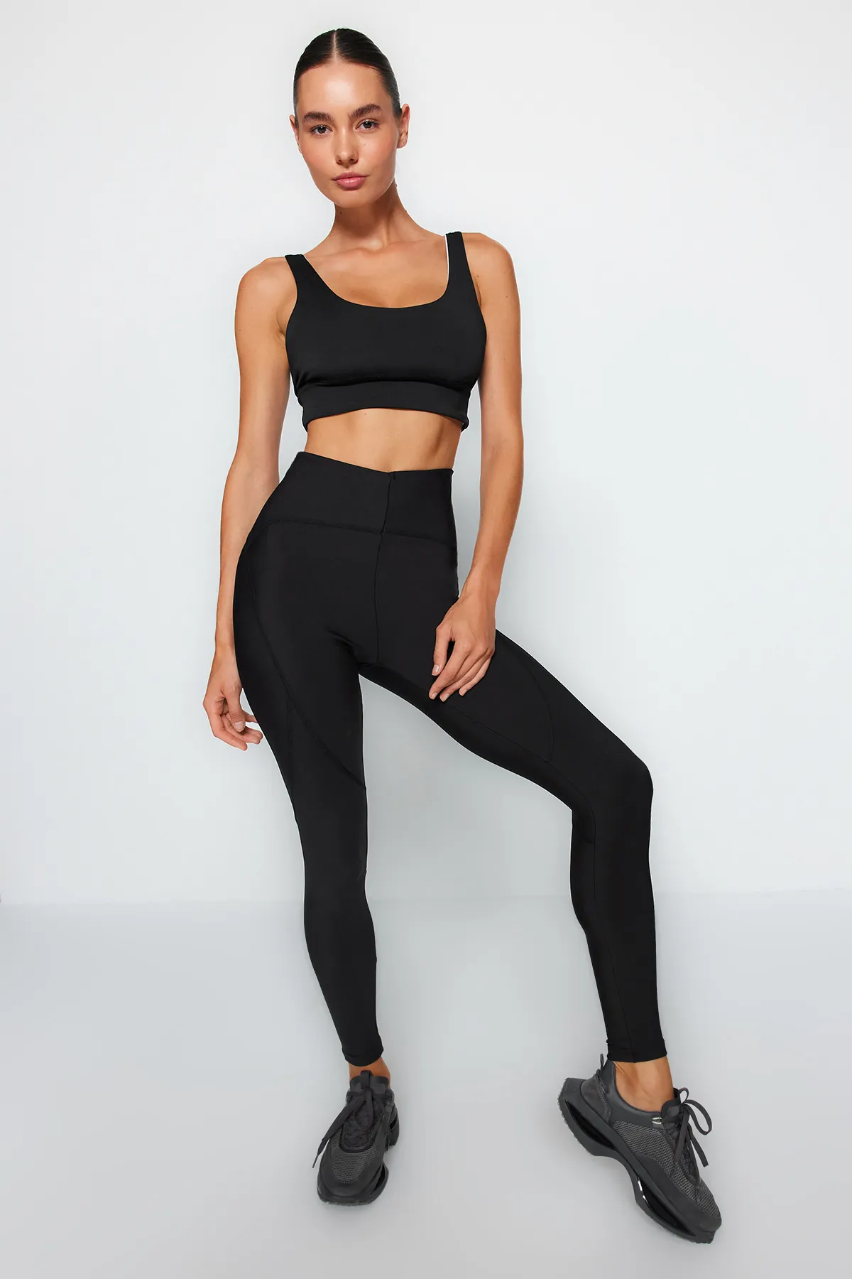 Trendyol Collection  Schwarze Recovery-Sportleggings in voller Länge aus Strick TWOSS21TA0023