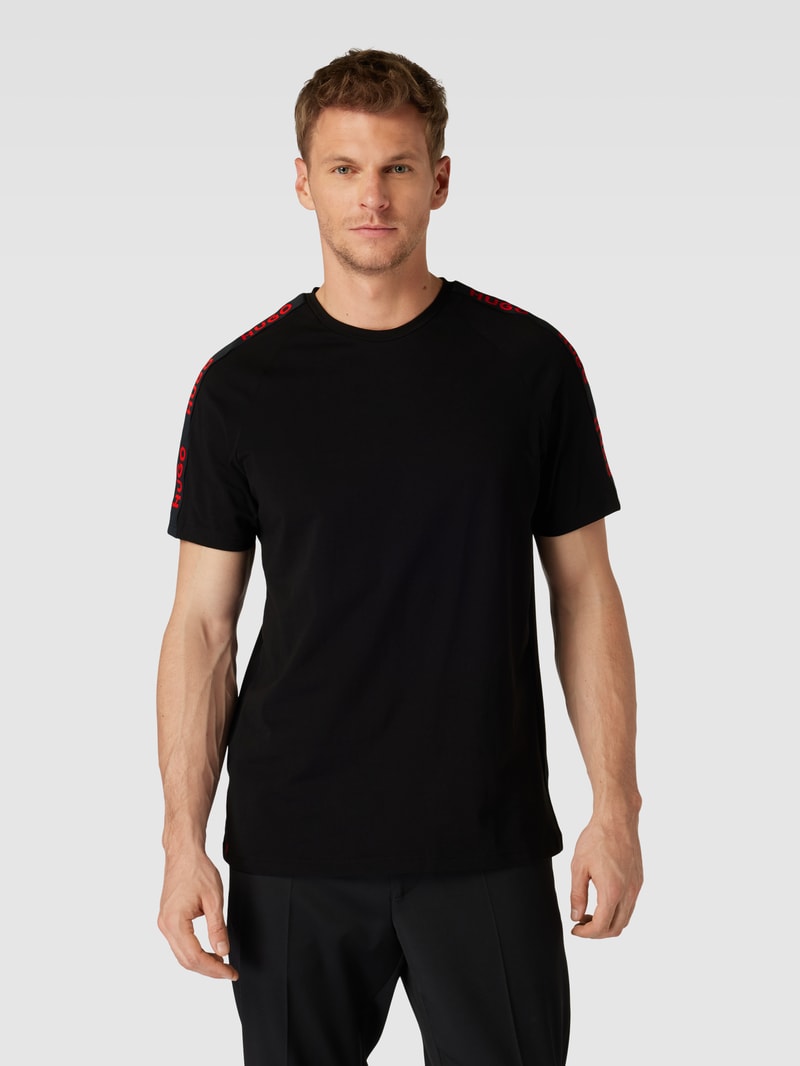 T-Shirt mit Rundhalsausschnitt in schwarz