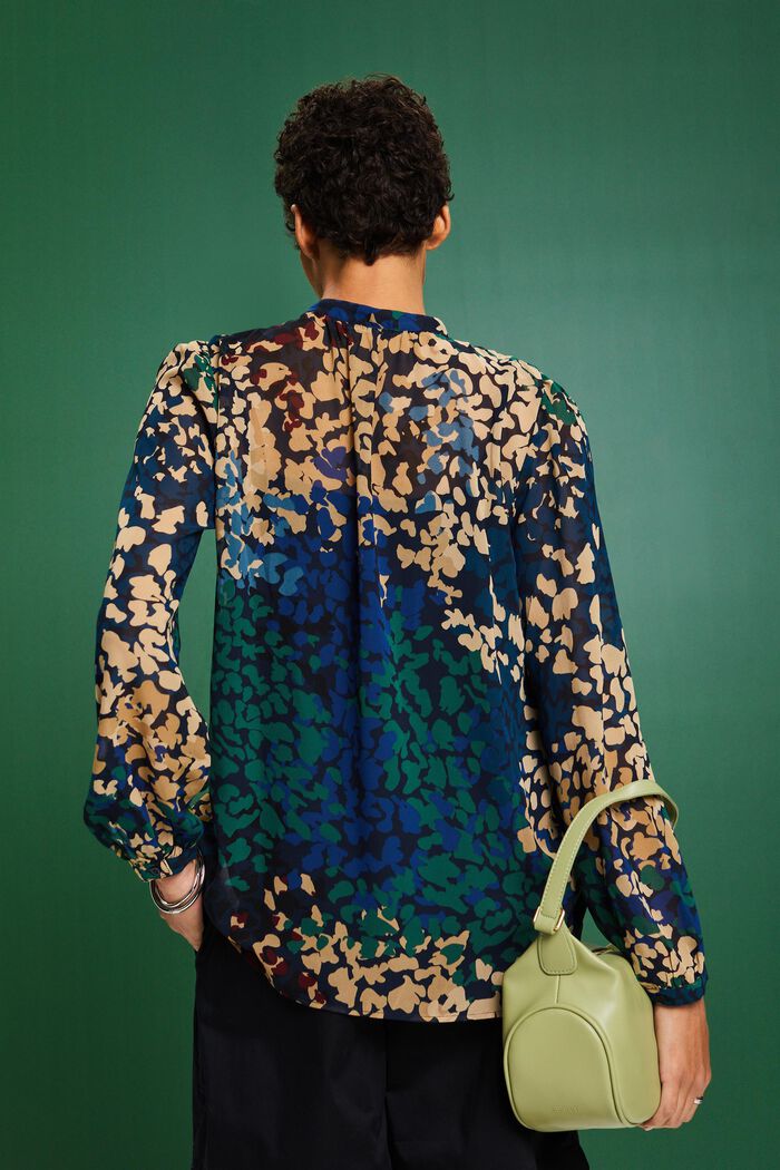 Gemusterte Chiffonbluse mit Plisseefalten