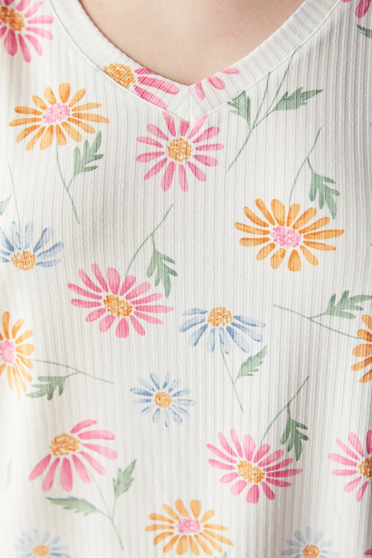 Penti  Cremefarbenes T-Shirt-Pyjama-Oberteil mit Flora-Print