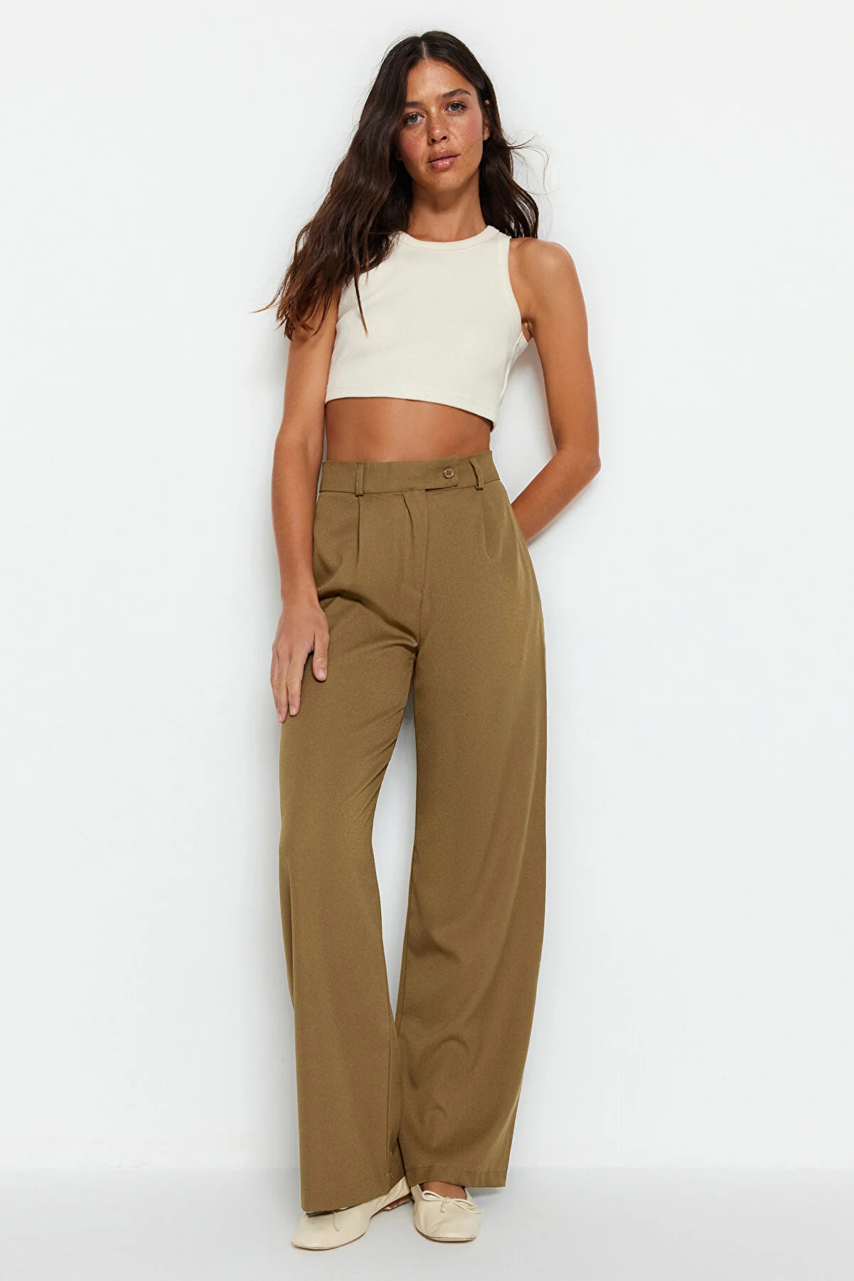Trendyol Collection  Khakifarbene Hose mit weitem Bein/Webhose mit weitem Bein TWOAW22PL0263