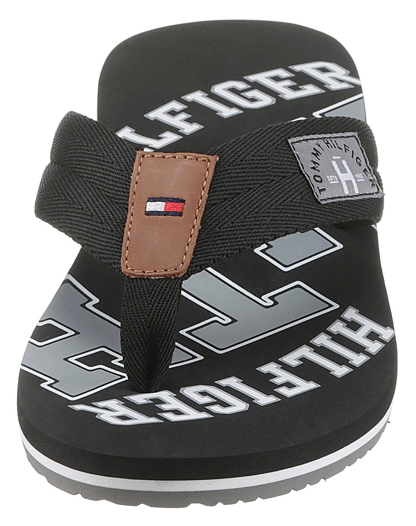 Tommy Hilfiger ESSENTIAL TH BEACH SANDAL Zehentrenner mit Logo Print