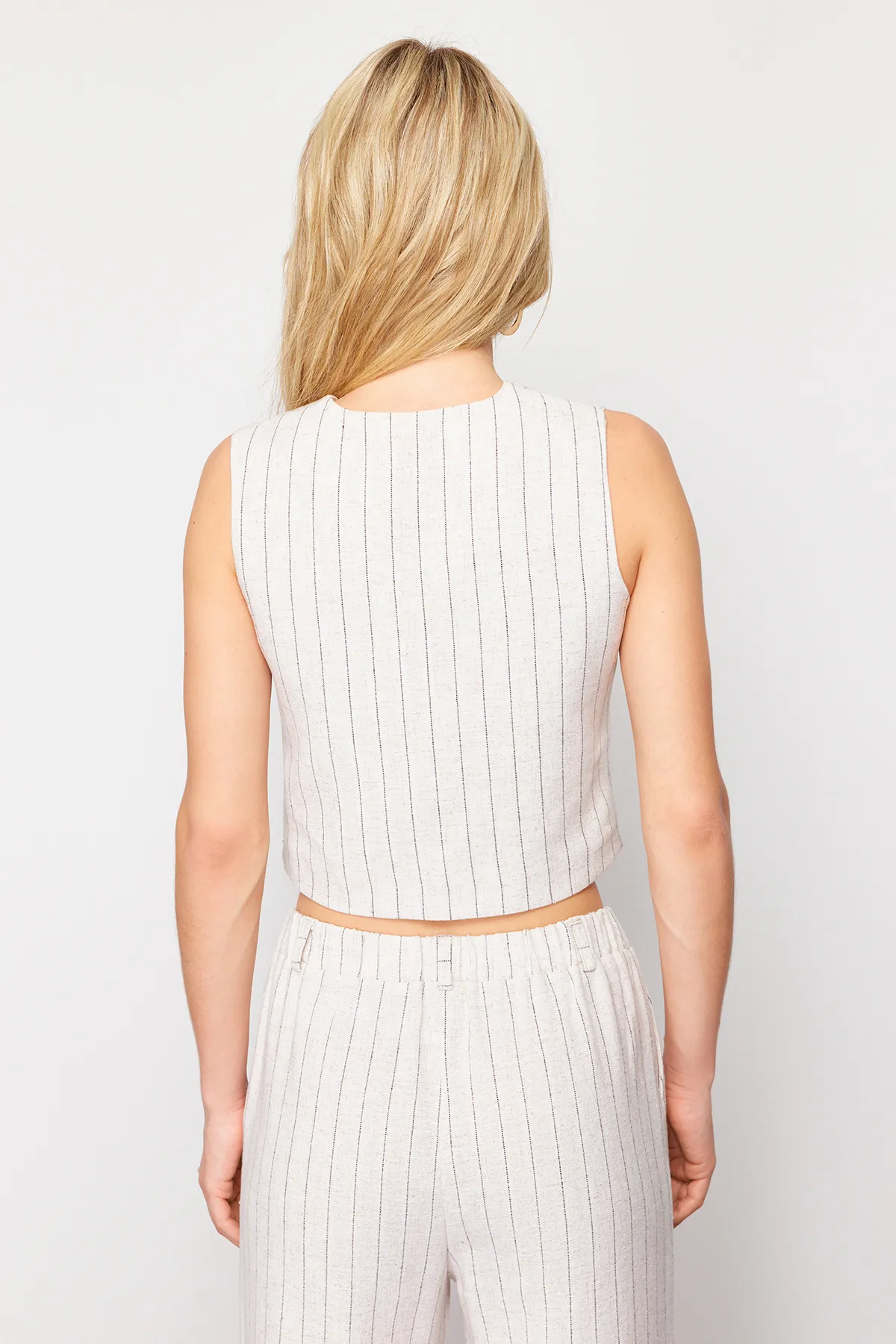 Trendyol Collection  Beige gestreifte Weste aus Baumwollleinengewebe TWOSS24YE00025
